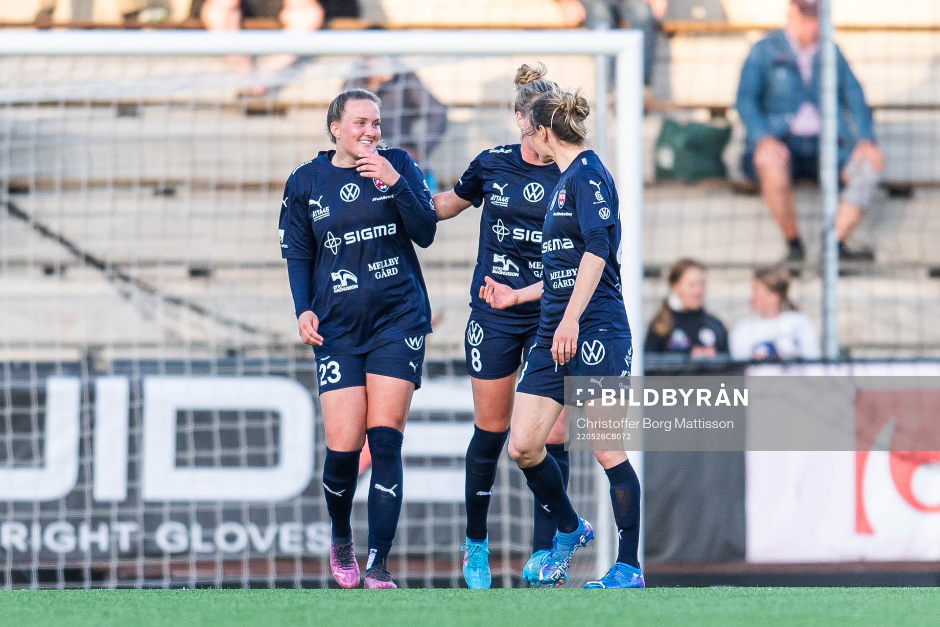 Rosengårds Stefanie Sanders jublar med lagkamrater
