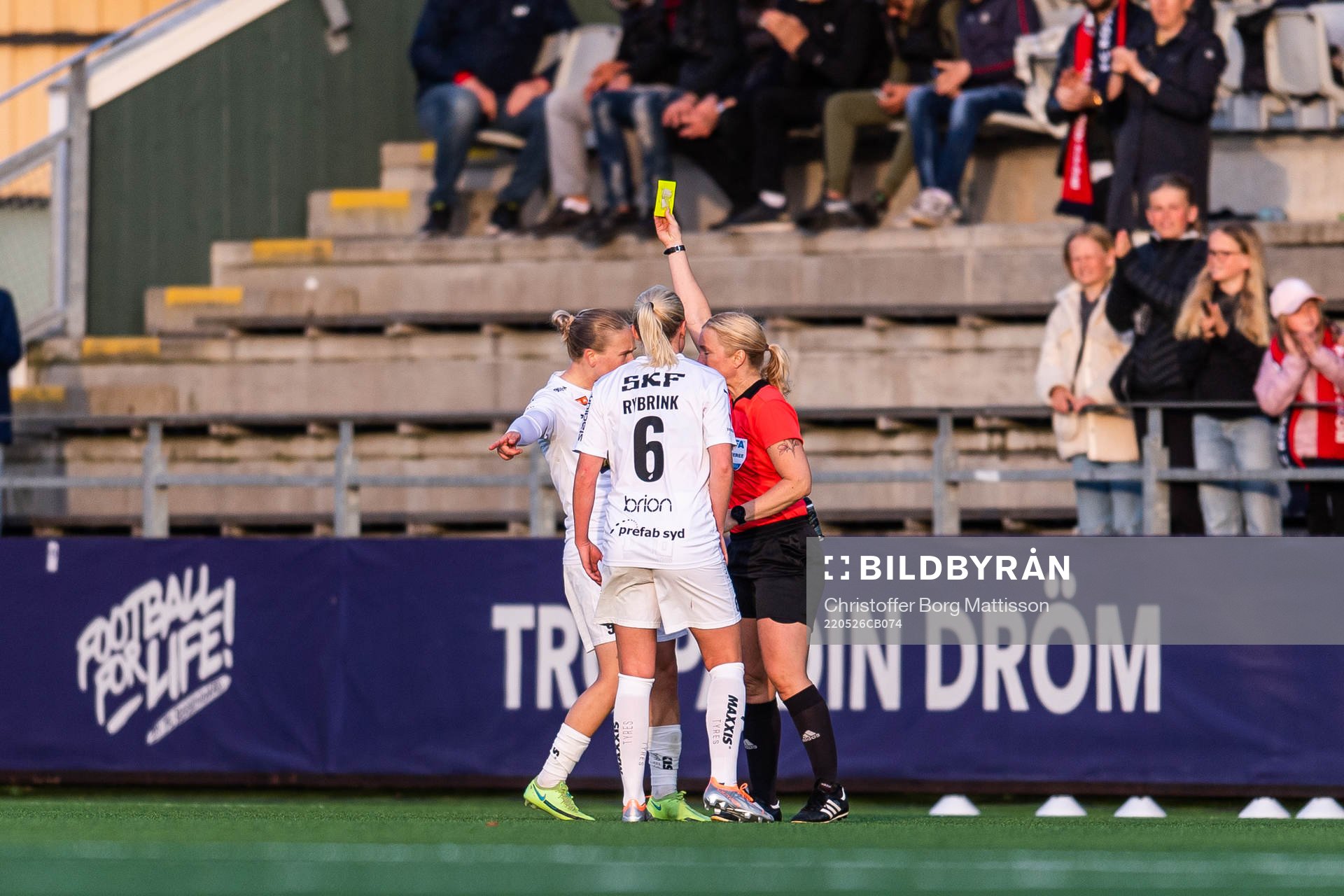 Häckens Filippa Curmark och Josefine Rybrink reagerar mot