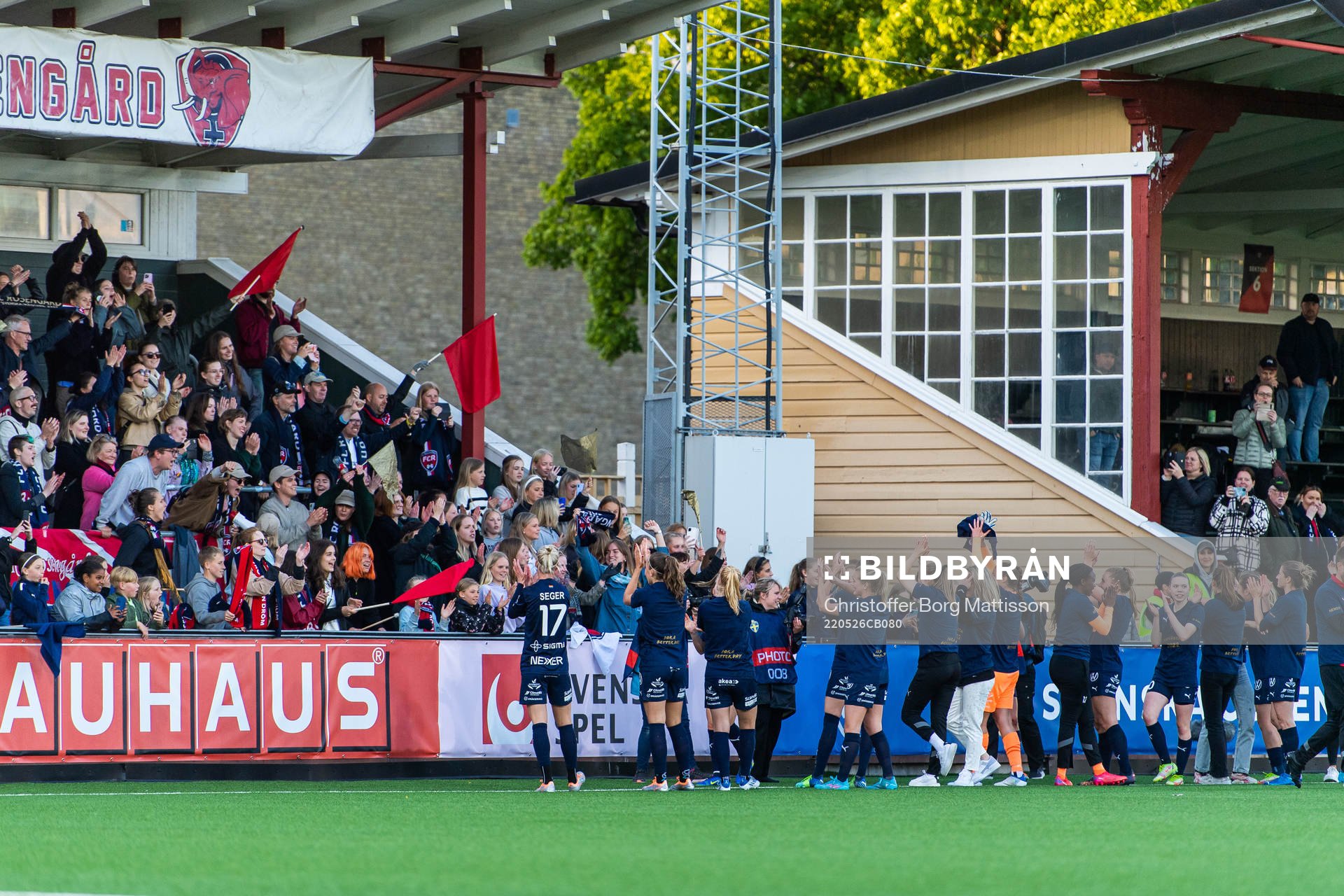 Rosengårds spelare tackar publiken