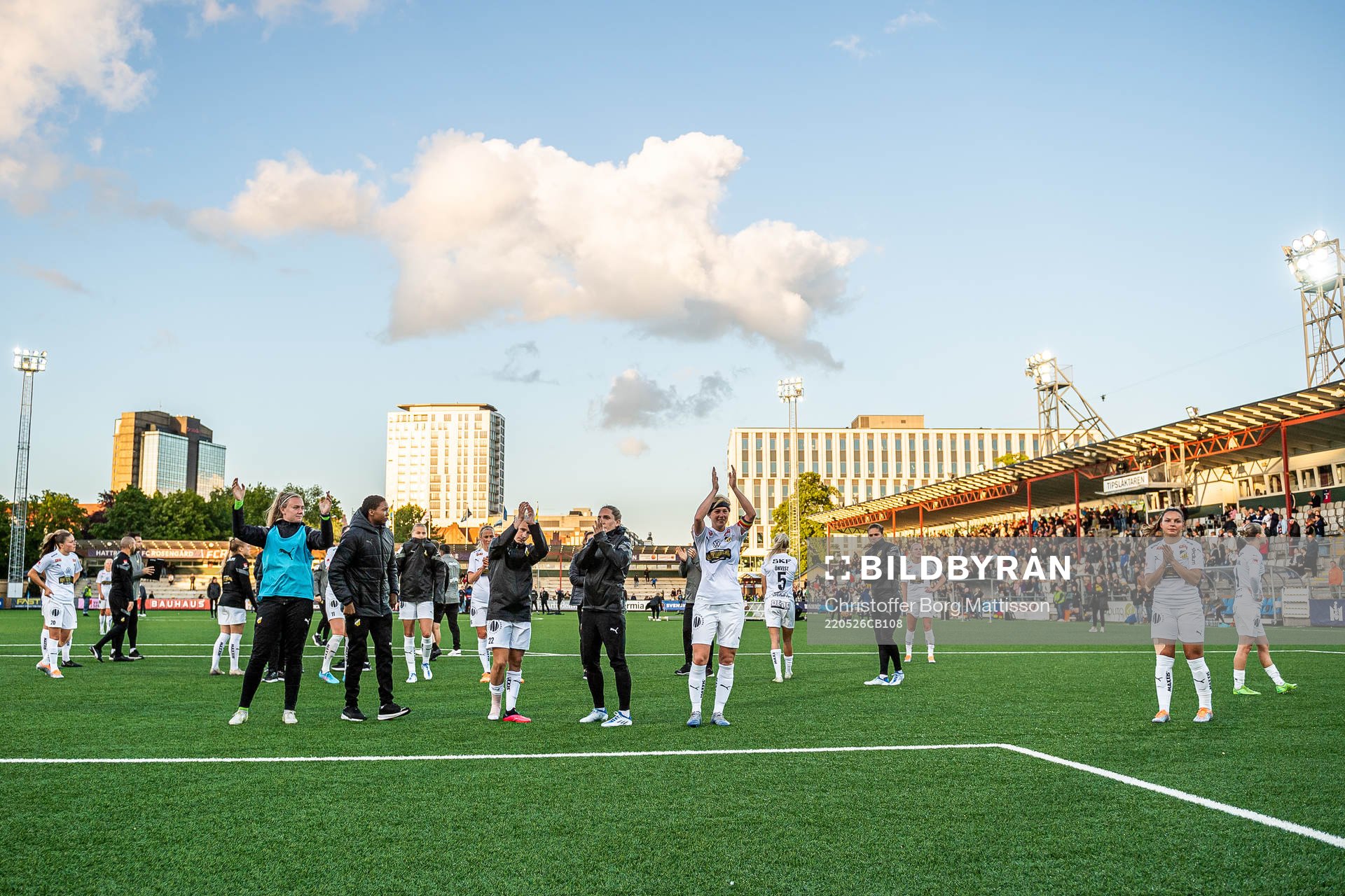 Häckens spelare tackar publiken