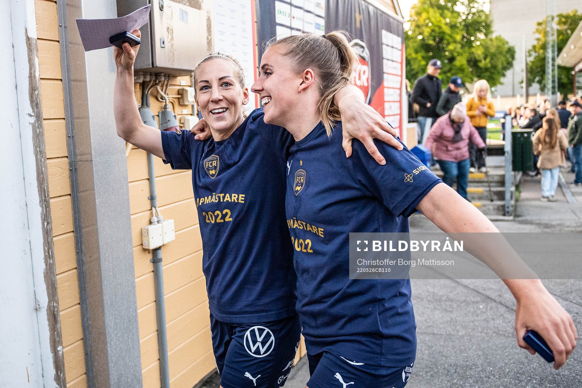 Rosengårds Mia Persson och Gudrun Arnardottir jublar