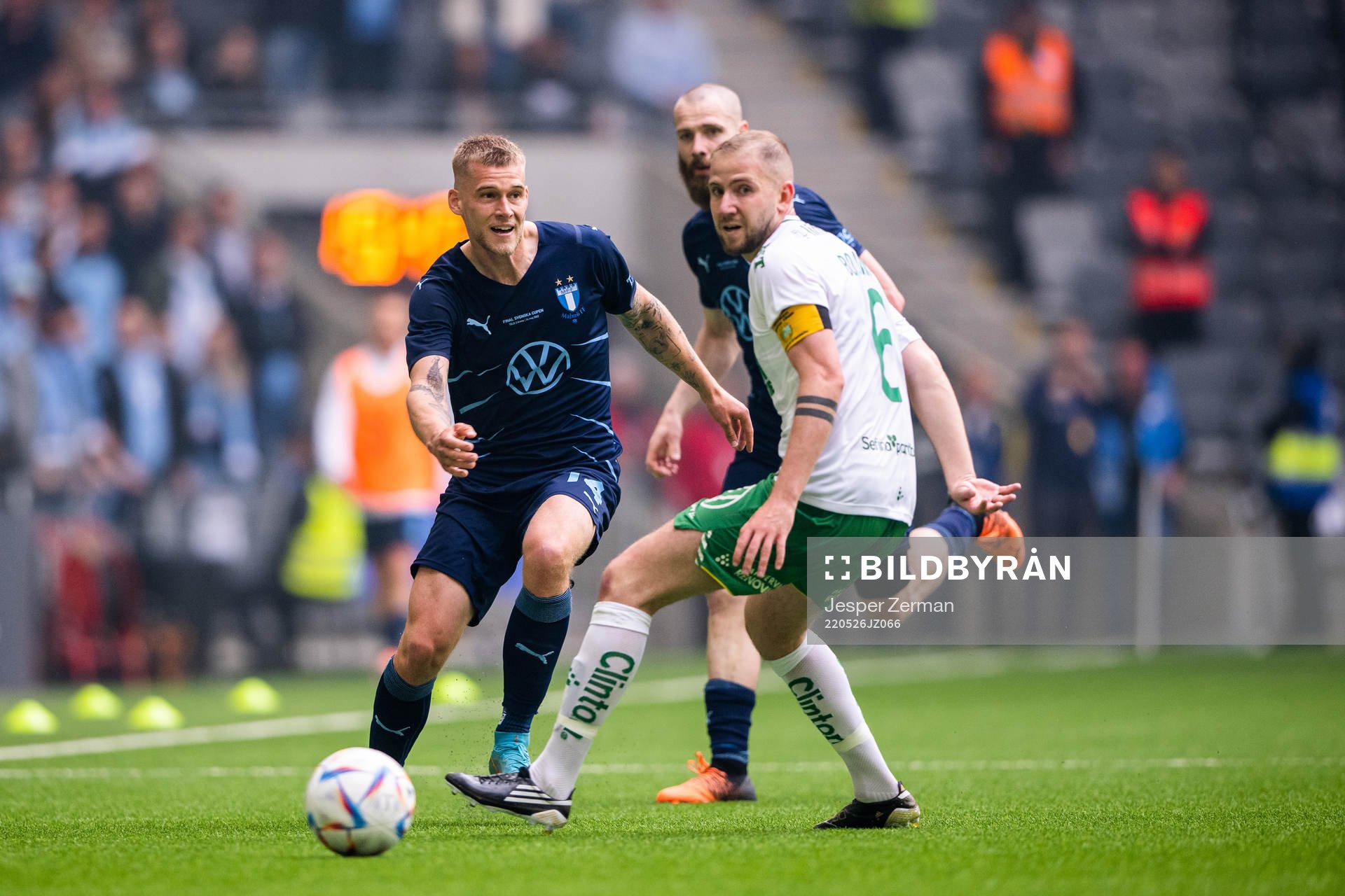 Malmö FFs Felix Beijmo och Hammarbys Darijan Bojanic