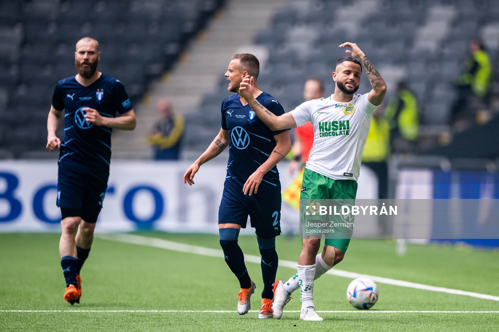 Malmö FFs Eric Larsson och Hammarbys Mohanad Jeahze