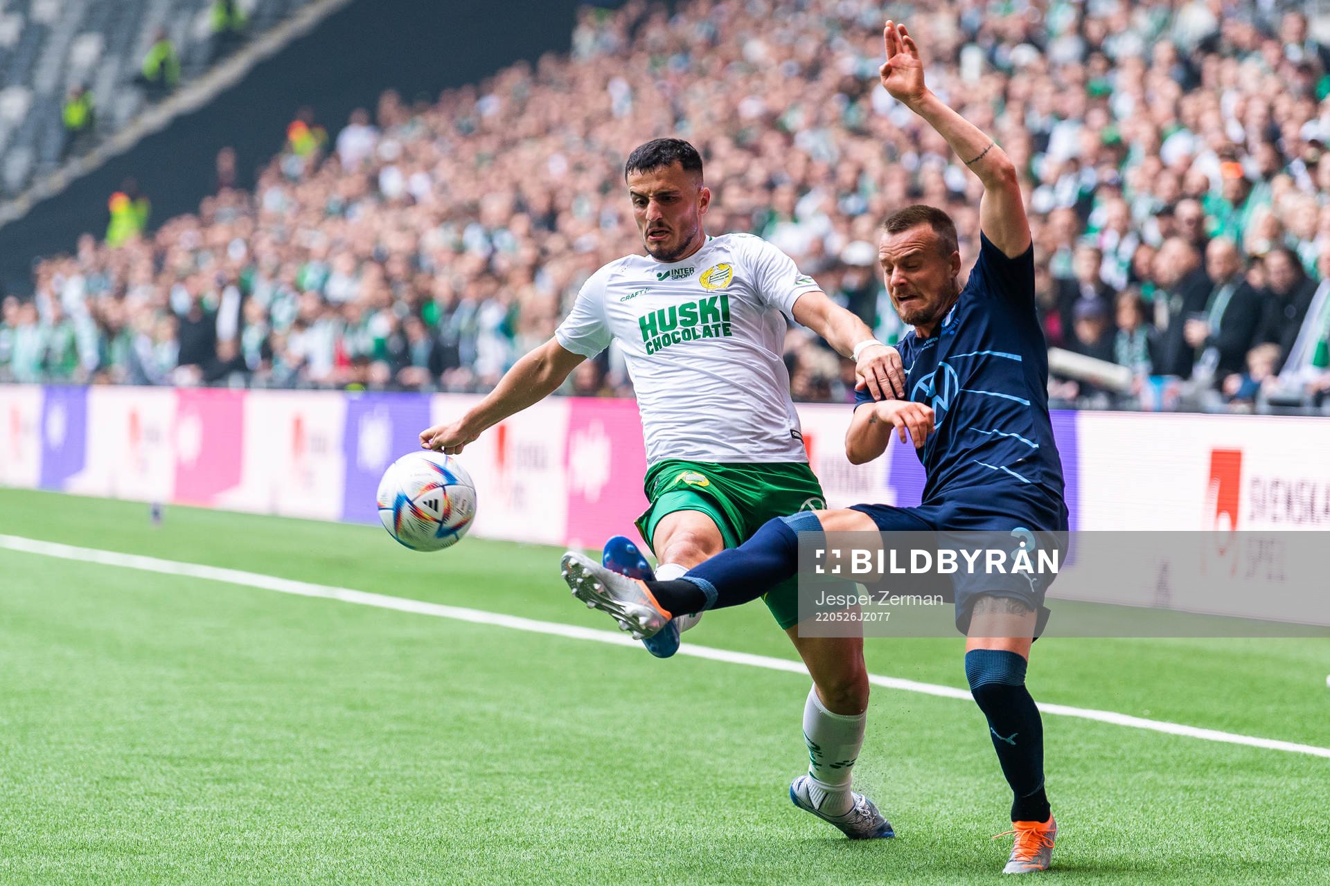 Hammarbys Astrit Selmani och Malmö FFs Eric Larsson
