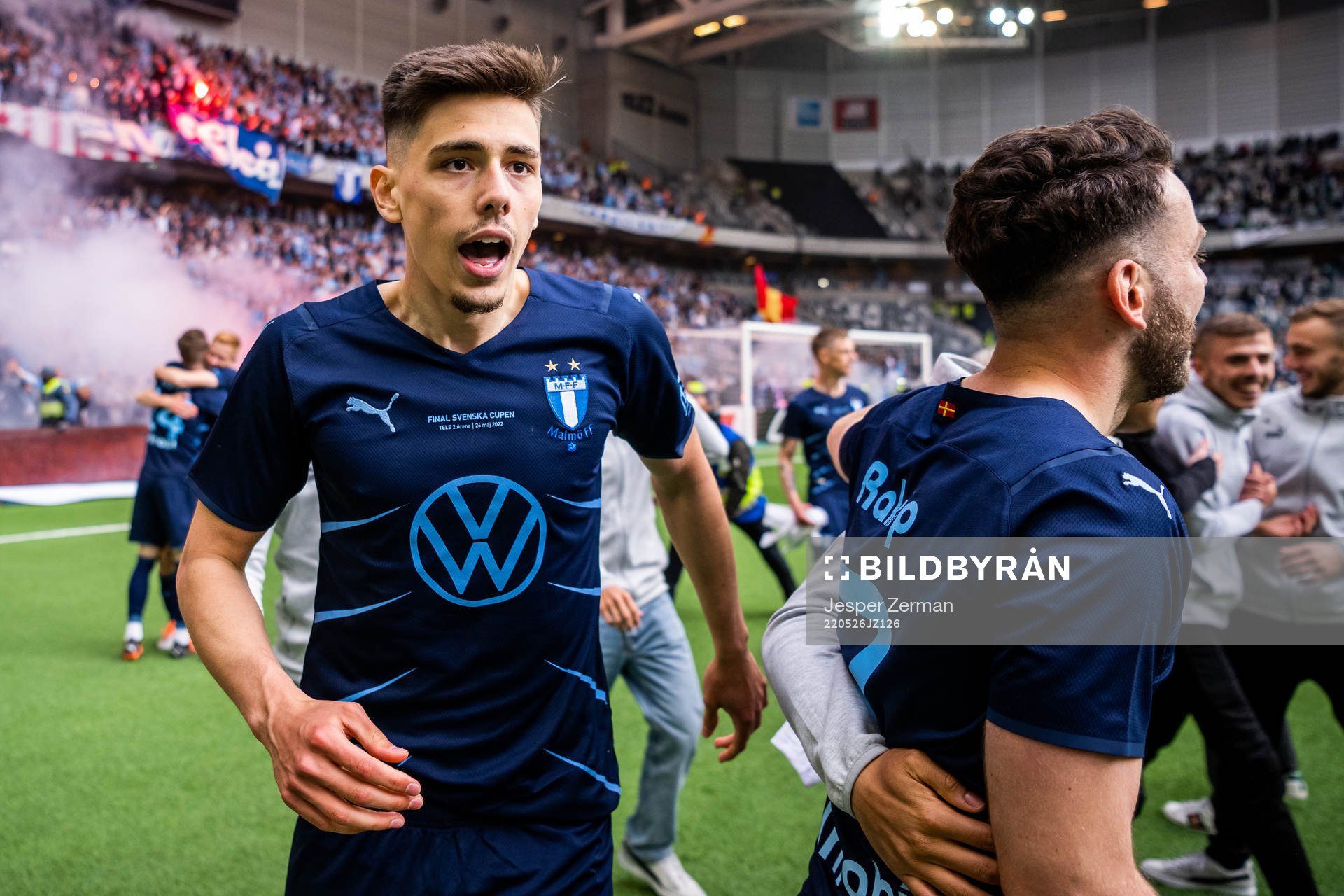Malmö FFs Dennis Hadzikadunic jublar efter finalen i Svenska Cupen mellan Hammarby och Malmö FF den 26 maj 2022 i Stockholm. 