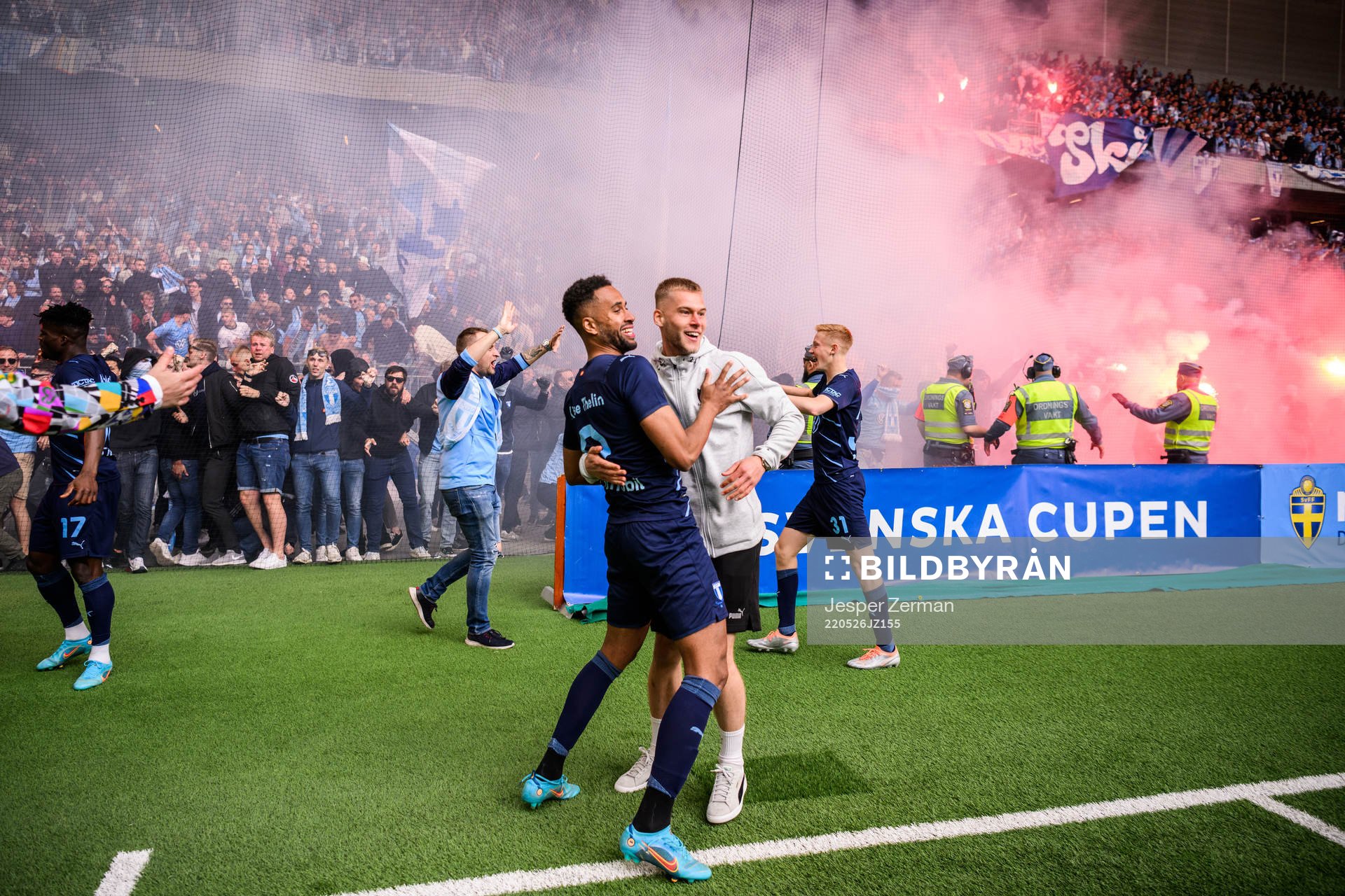 Malmö FFs Isaac Kiese Thelin och Felix Beijmo jublar