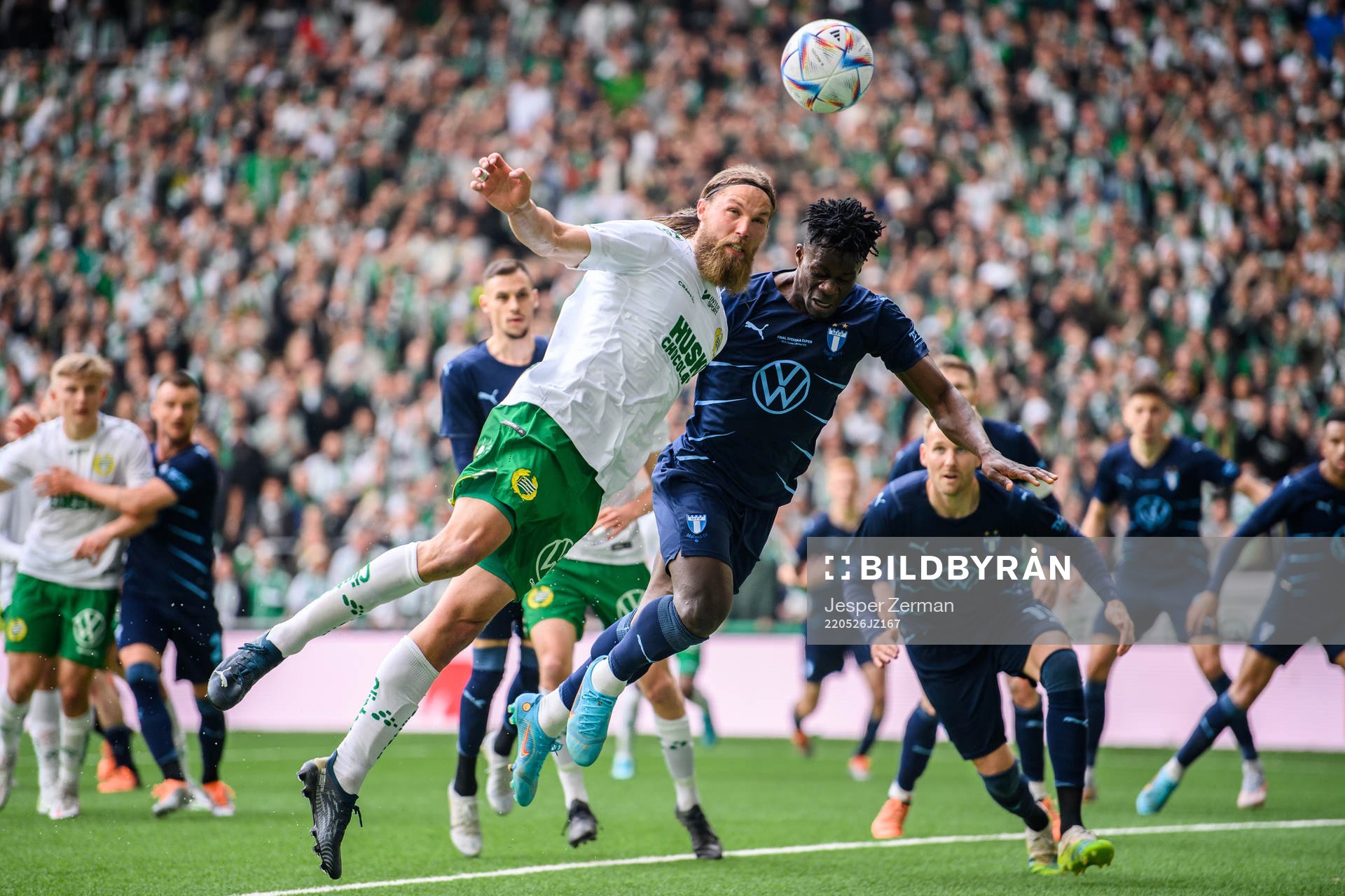 Hammarbys Björn Paulsen och Malmö FFs Malik Abubakari