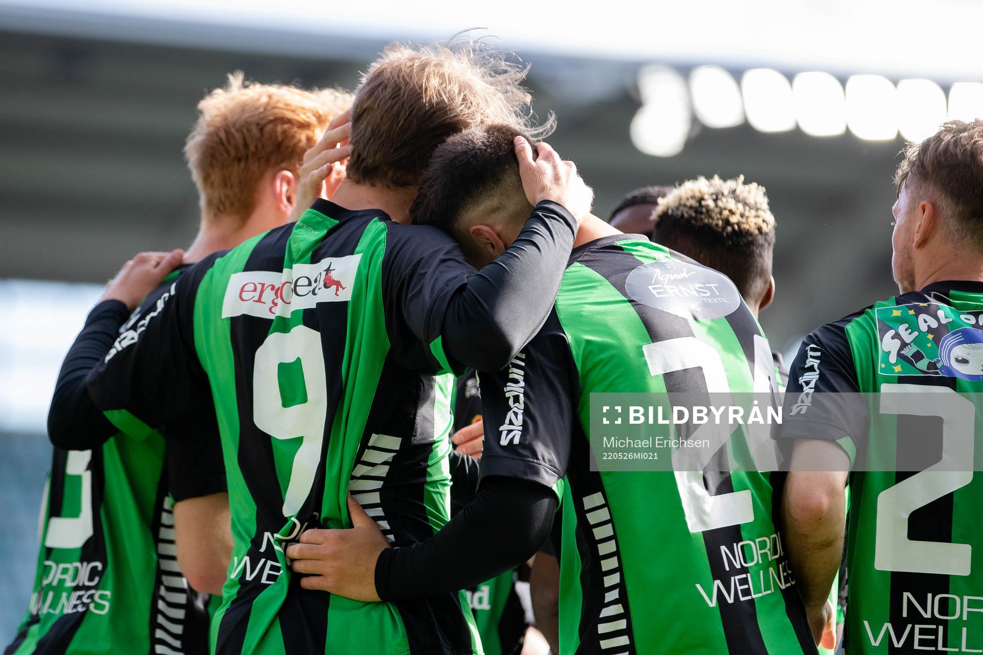 GAIS Gustav Lundgren jublar med lagkamrater efter 3-0 under fotbollsmatchen i Ettan södra mellan GAIS och Oskarshamn den 26 maj 2022 i Göteborg. 