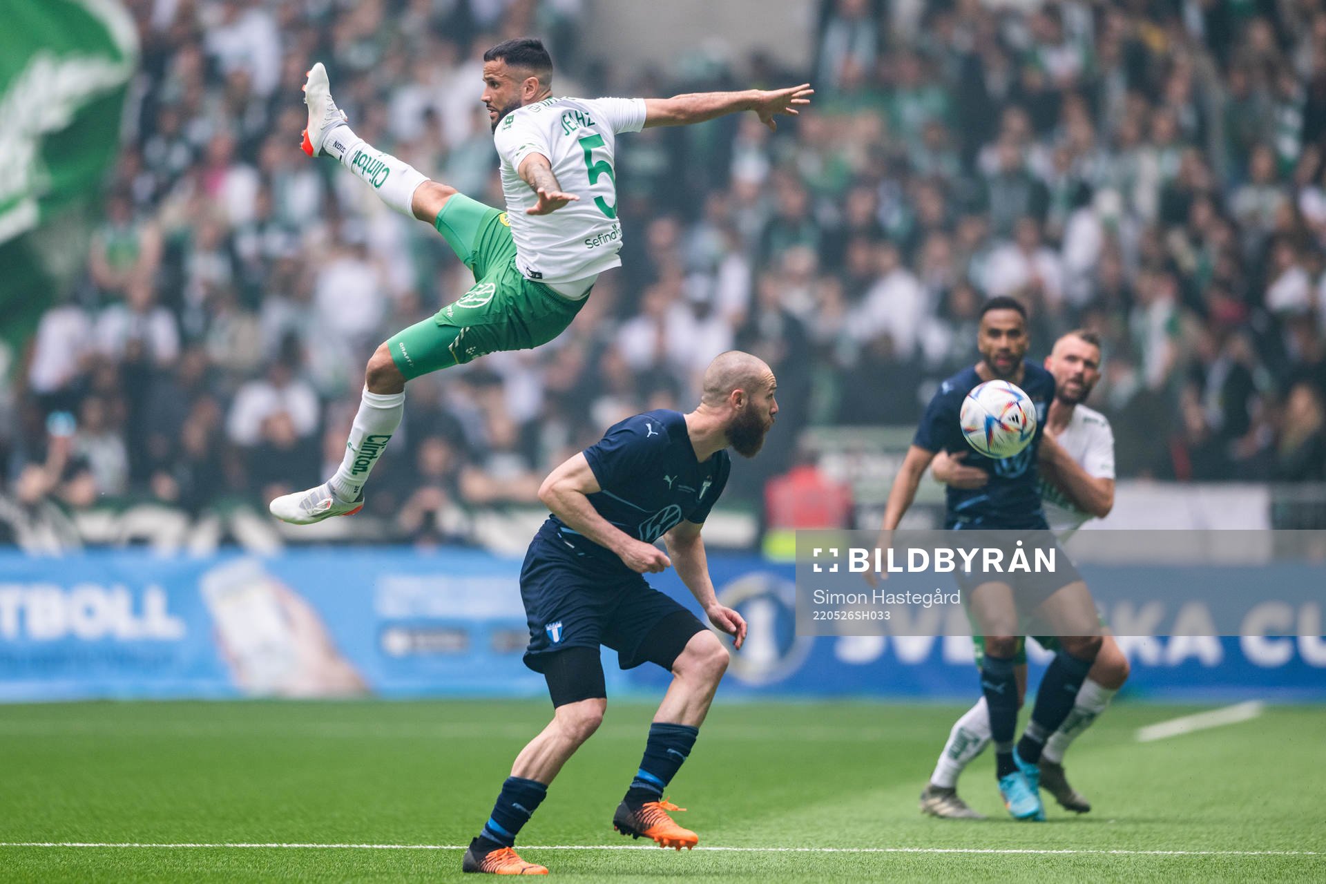 Hammarbys Mohanad Jeahze och Malmö FFs Jo Inge Berget