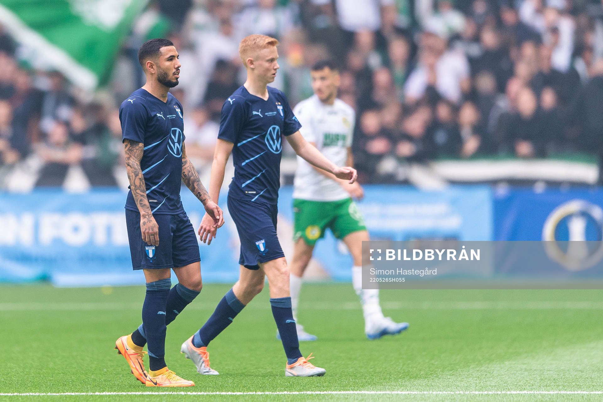 Malmö FFs Sergio Pena och Hugo Larsson deppar