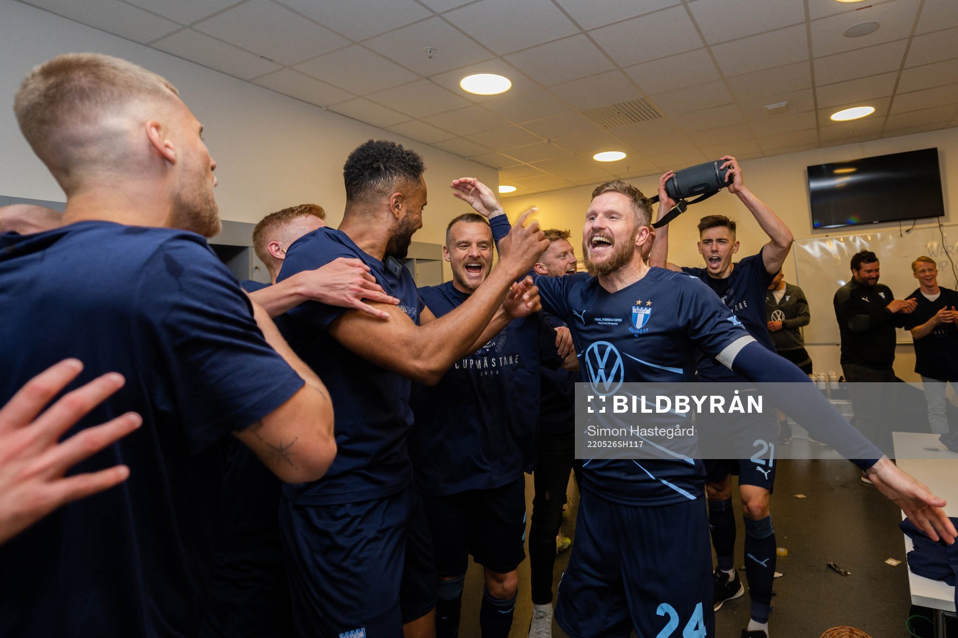 Malmö FFs Lasse Nielsen jublar i omklädningsrummet