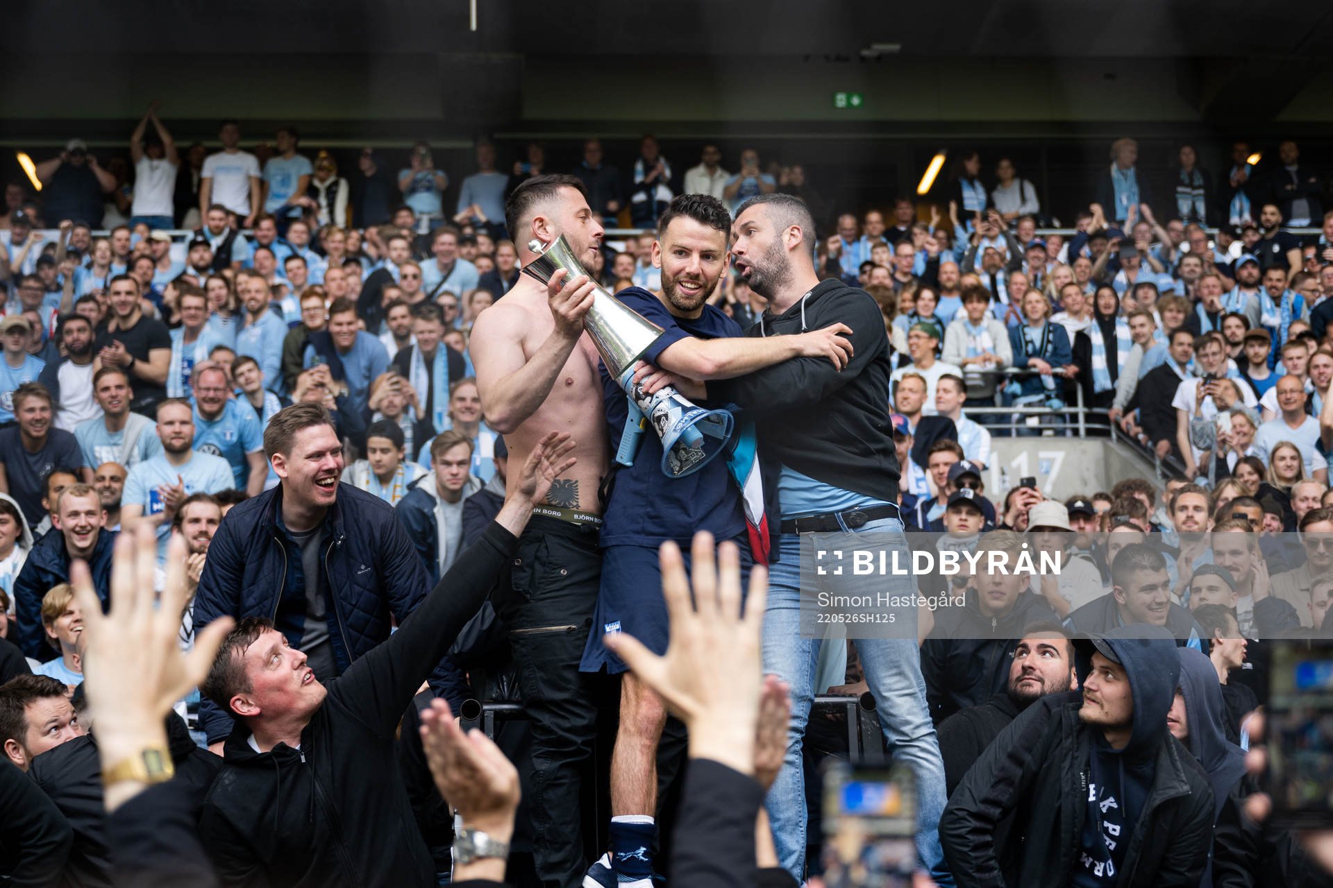 Malmö FFs Erdal Rakip jublar med supportrar