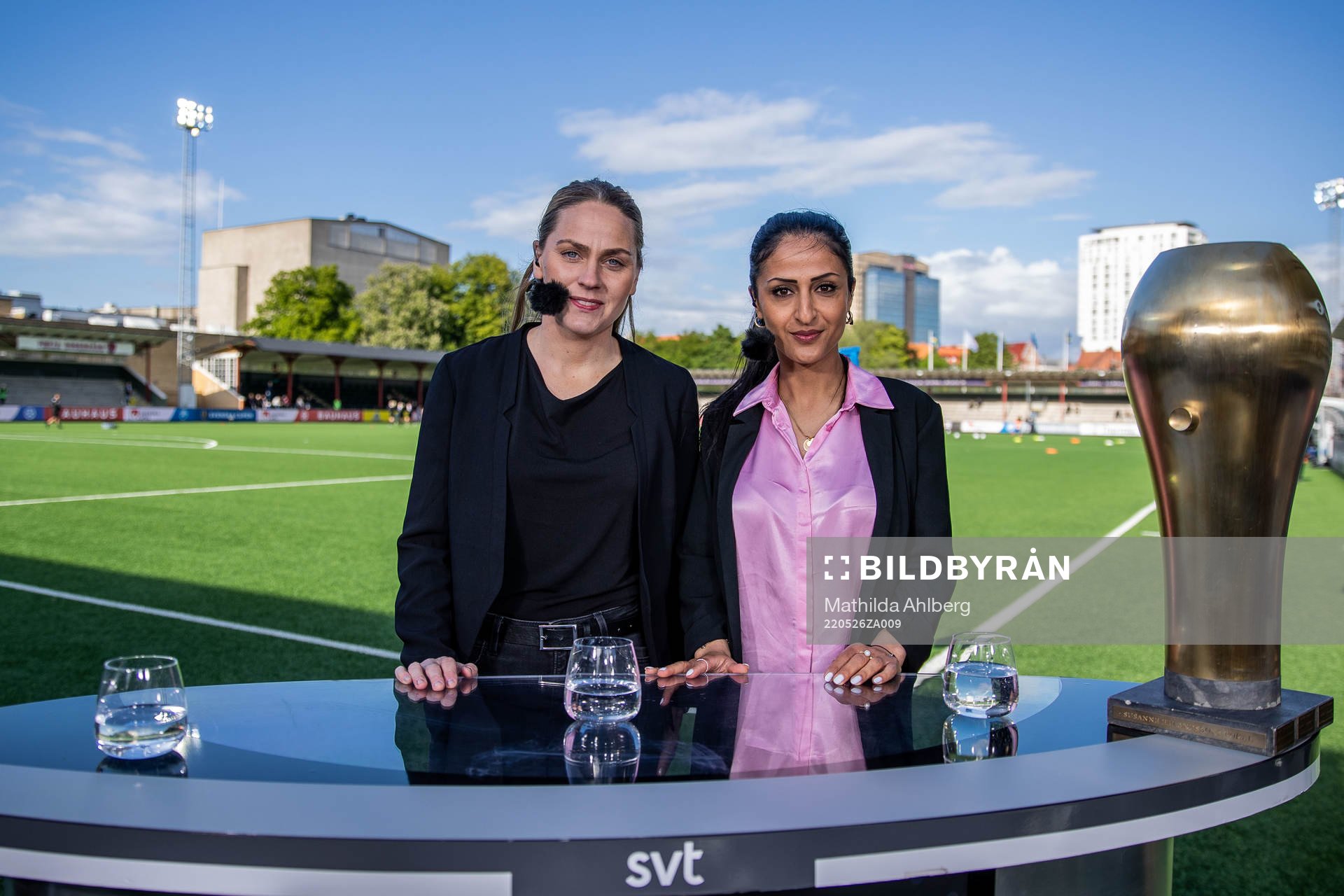 SVT sports experter Lisa Dahlkvist och Nazanin Vaseghpanah inför finalen i Svenska Cupen mellan FC Rosengård och Häcken den 26 maj 2022 i Malmö.