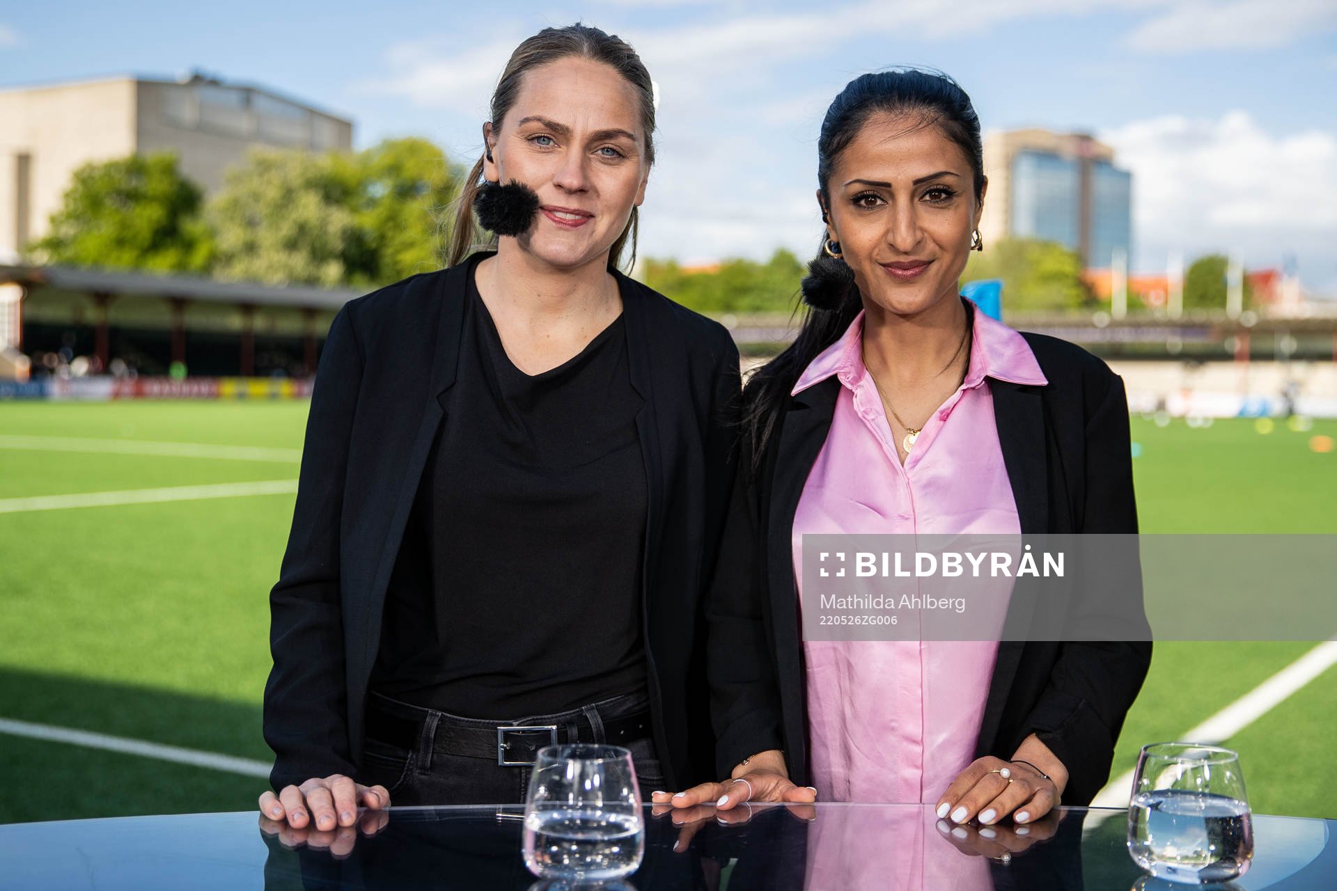 SVT sports experter Lisa Dahlkvist och Nazanin Vaseghpanah
