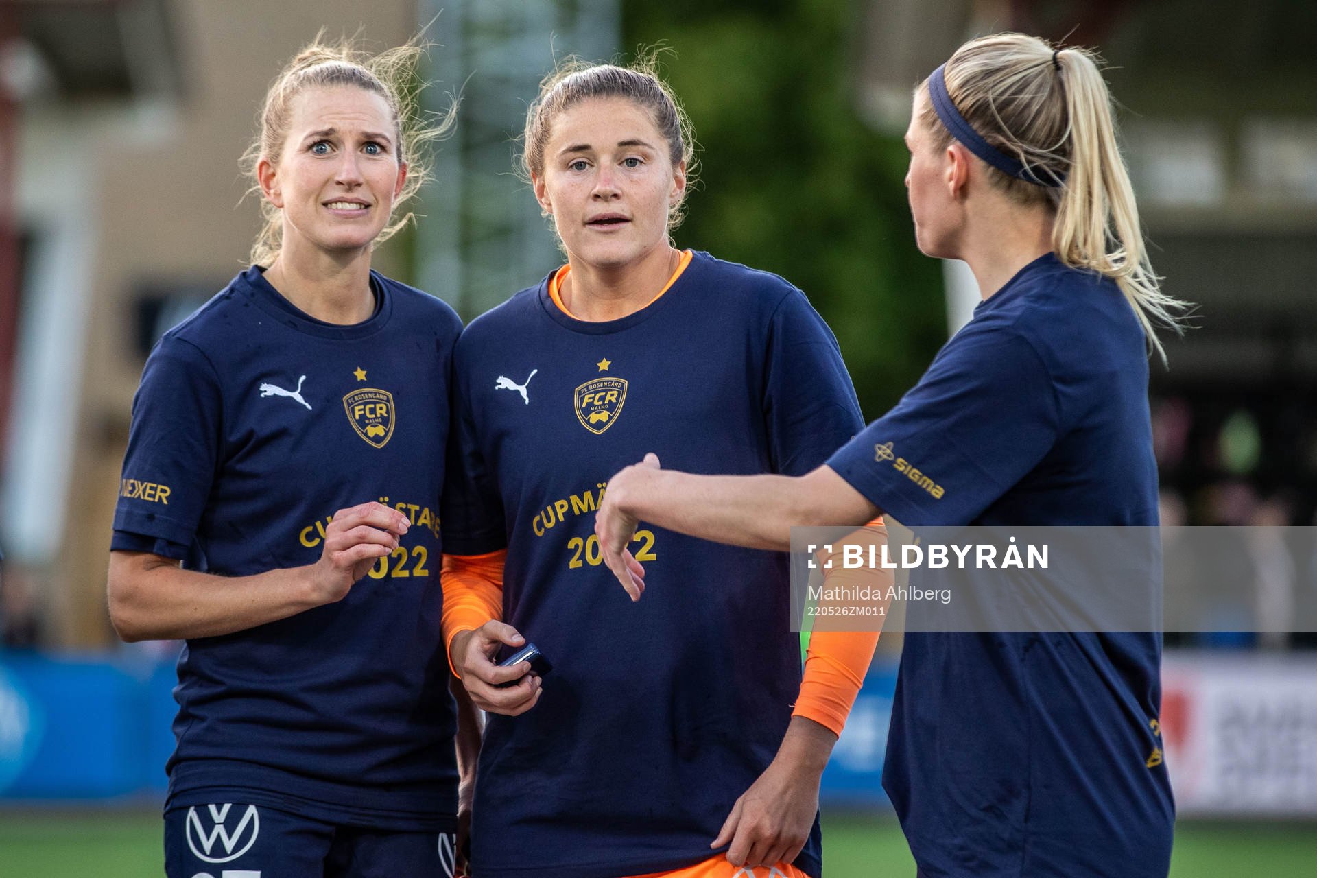 Rosengårds Emma Berglund och målvakt Teagan Micah jublar