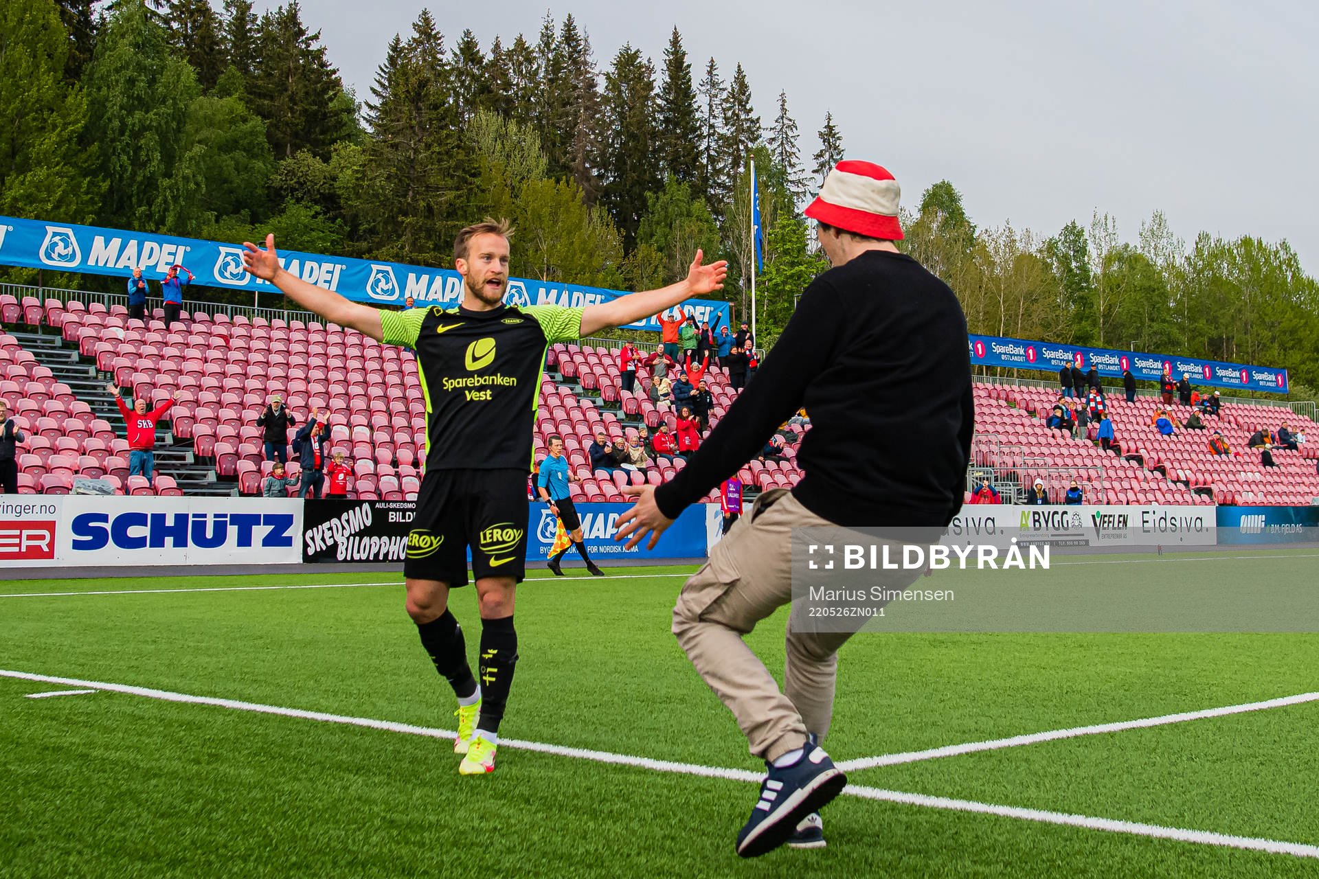 Bård Finne of Brann celebrates