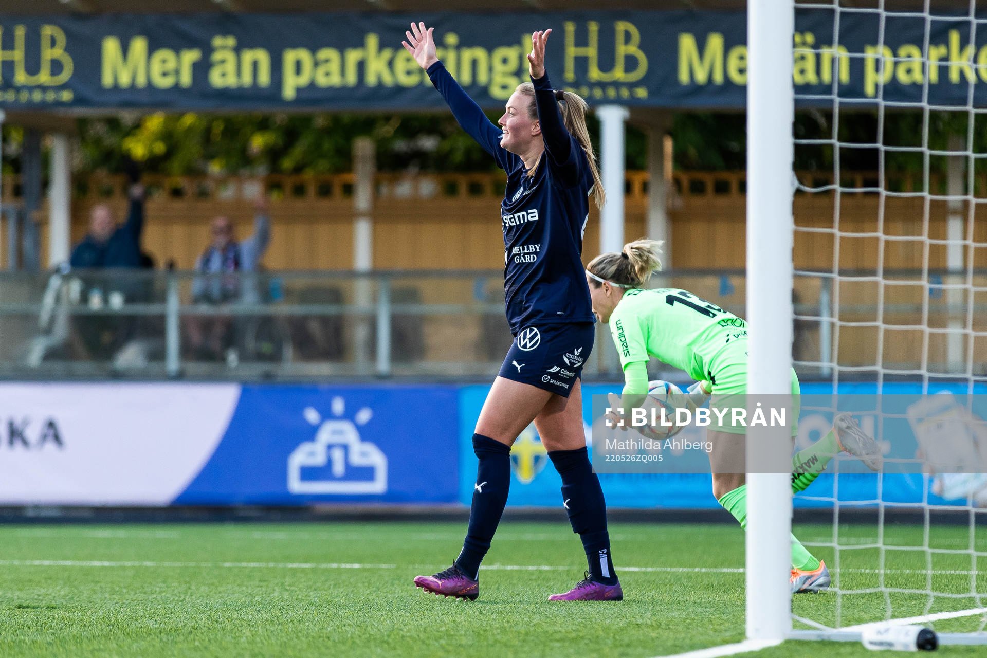 Rosengårds Stefanie Sanders jublar