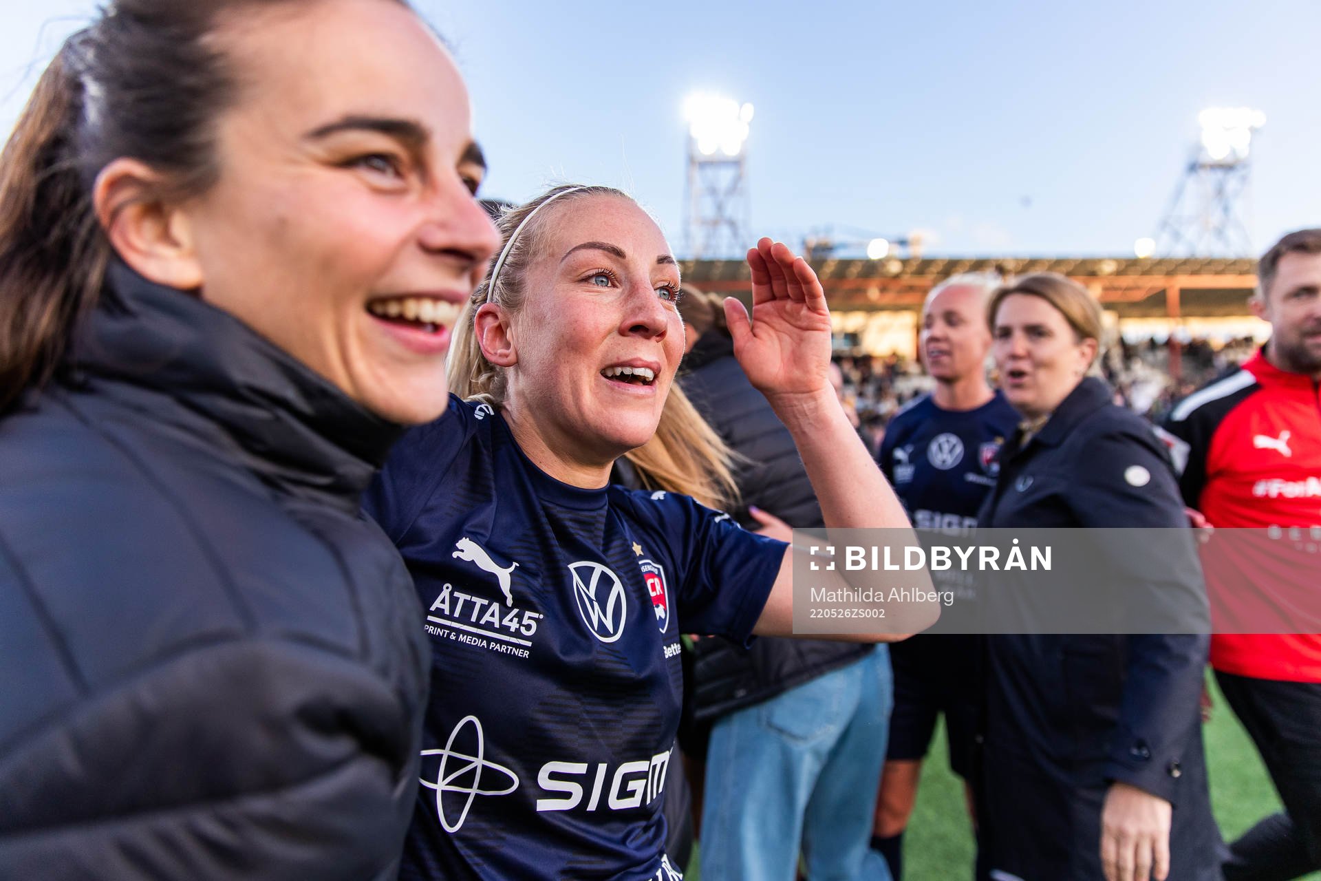 Rosengårds tränare Renee Slegers och Mia Persson jublar
