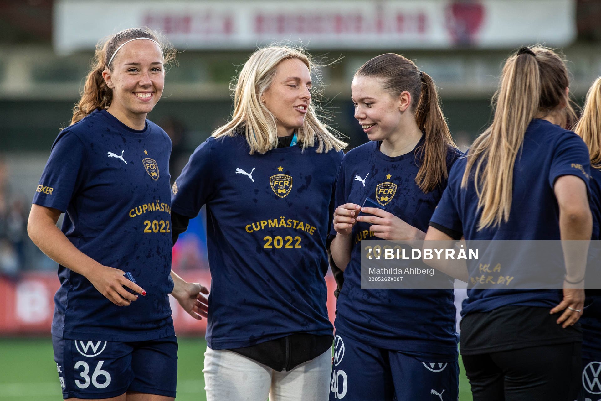 Rosengårds Athinna Persson Lundgren och Bea Sprung jublar