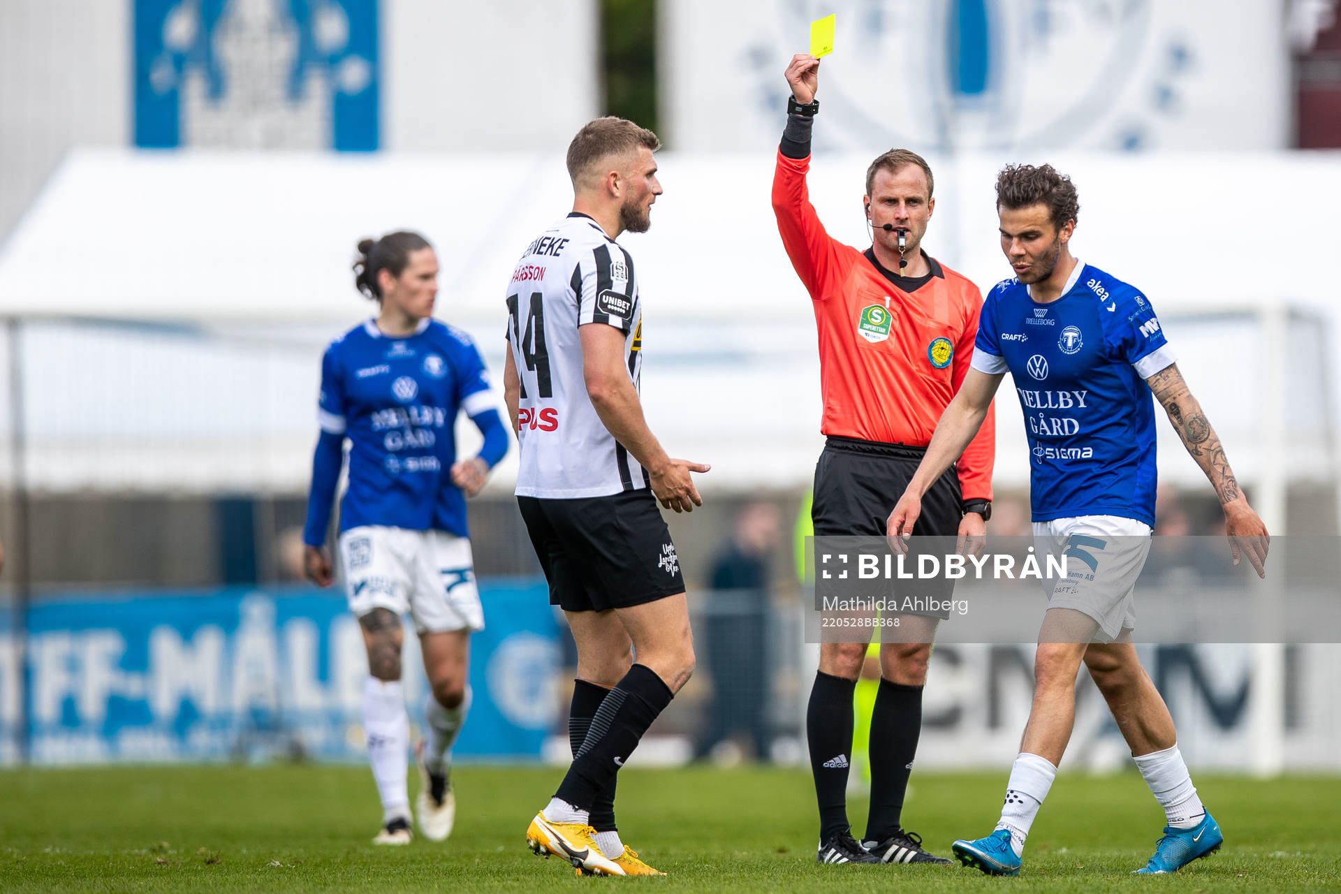 Domare Richard Sundell varnar Trelleborgs Herman Hallberg
