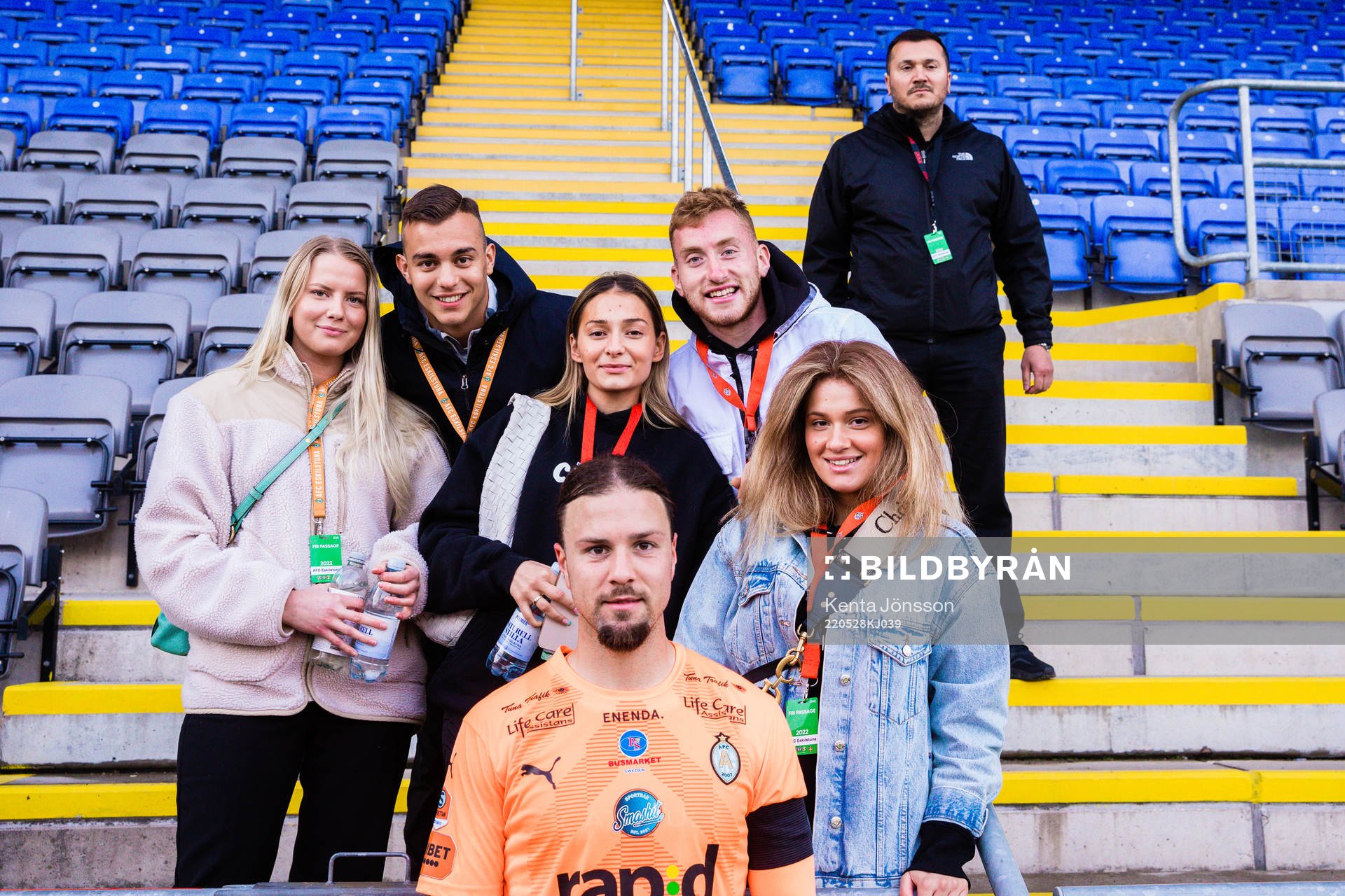 AFC Eskilstunas Abdelkarim Mammar Chaouche med Sandra