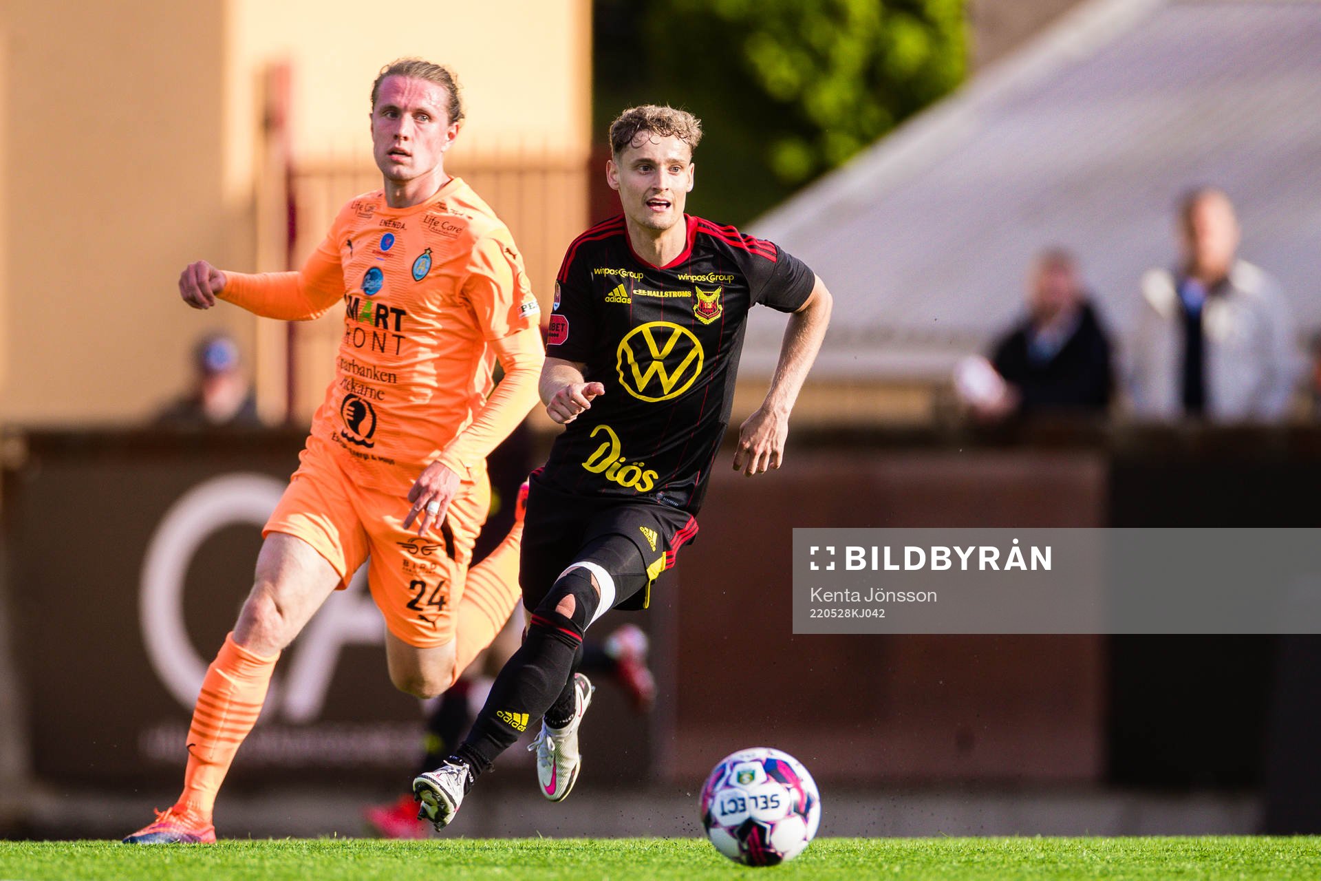 AFC Eskilstunas Viktor Götesson och Östersunds Henrik