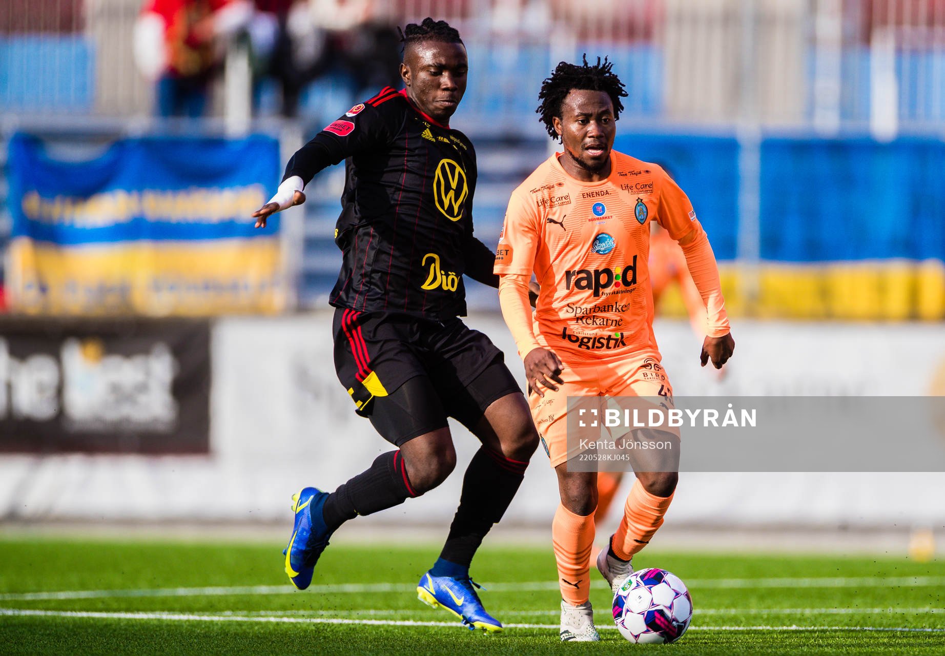 Östersunds Jordan Attah Kadiri och AFC Eskilstunas
