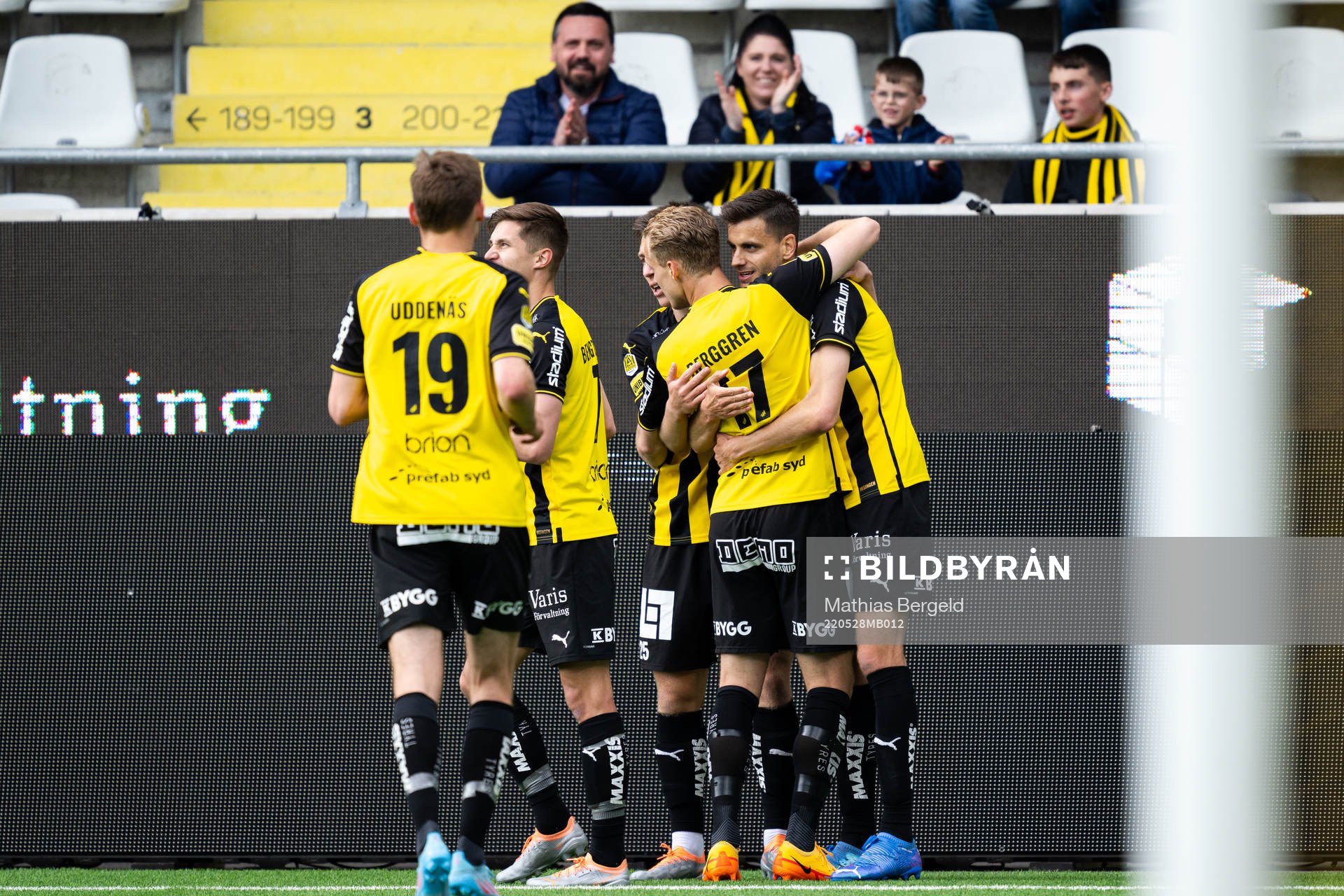 Häckens Gustav Berggren och Alexander Jeremejeff jublar