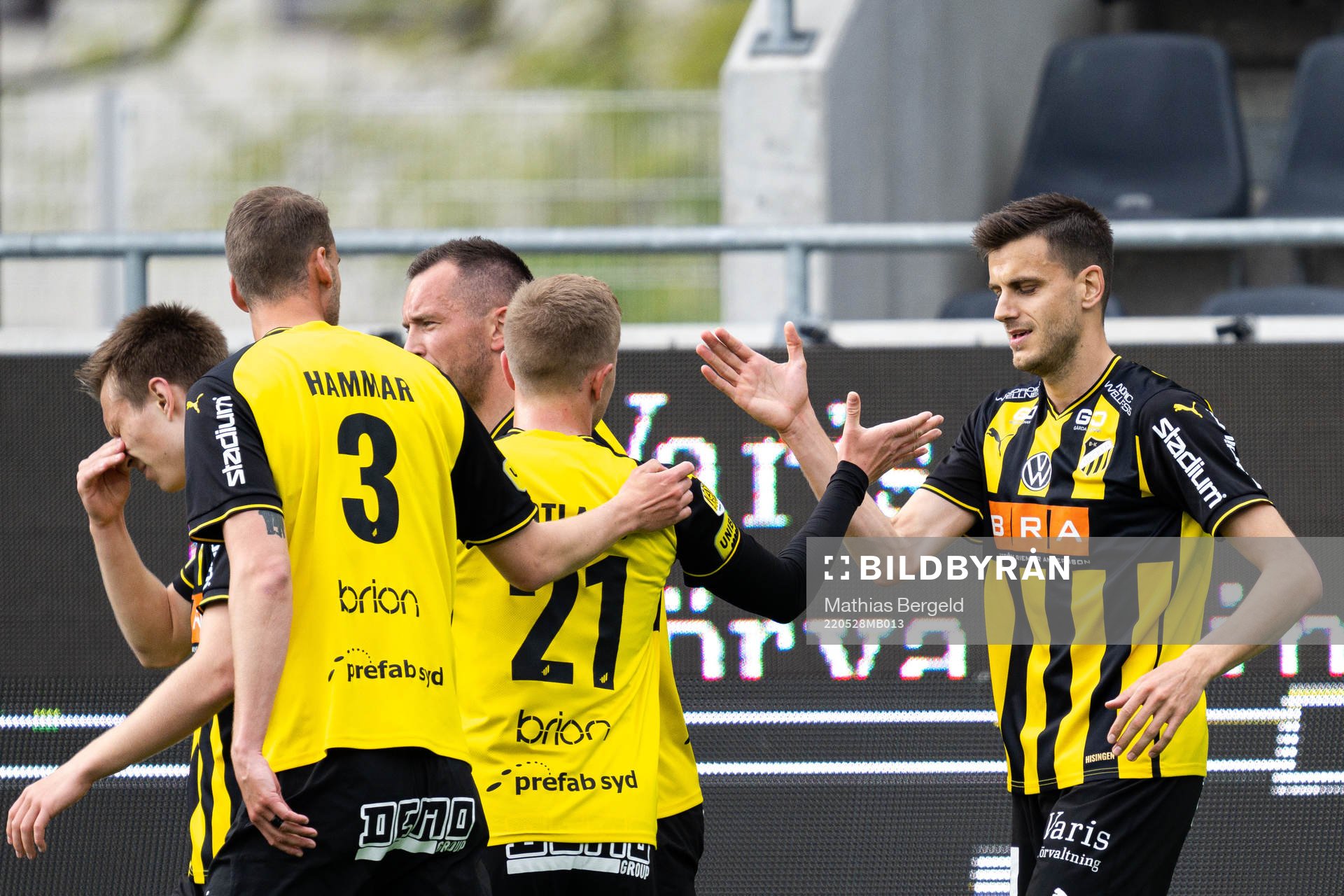 Häckens Alexander Jeremejeff jublar