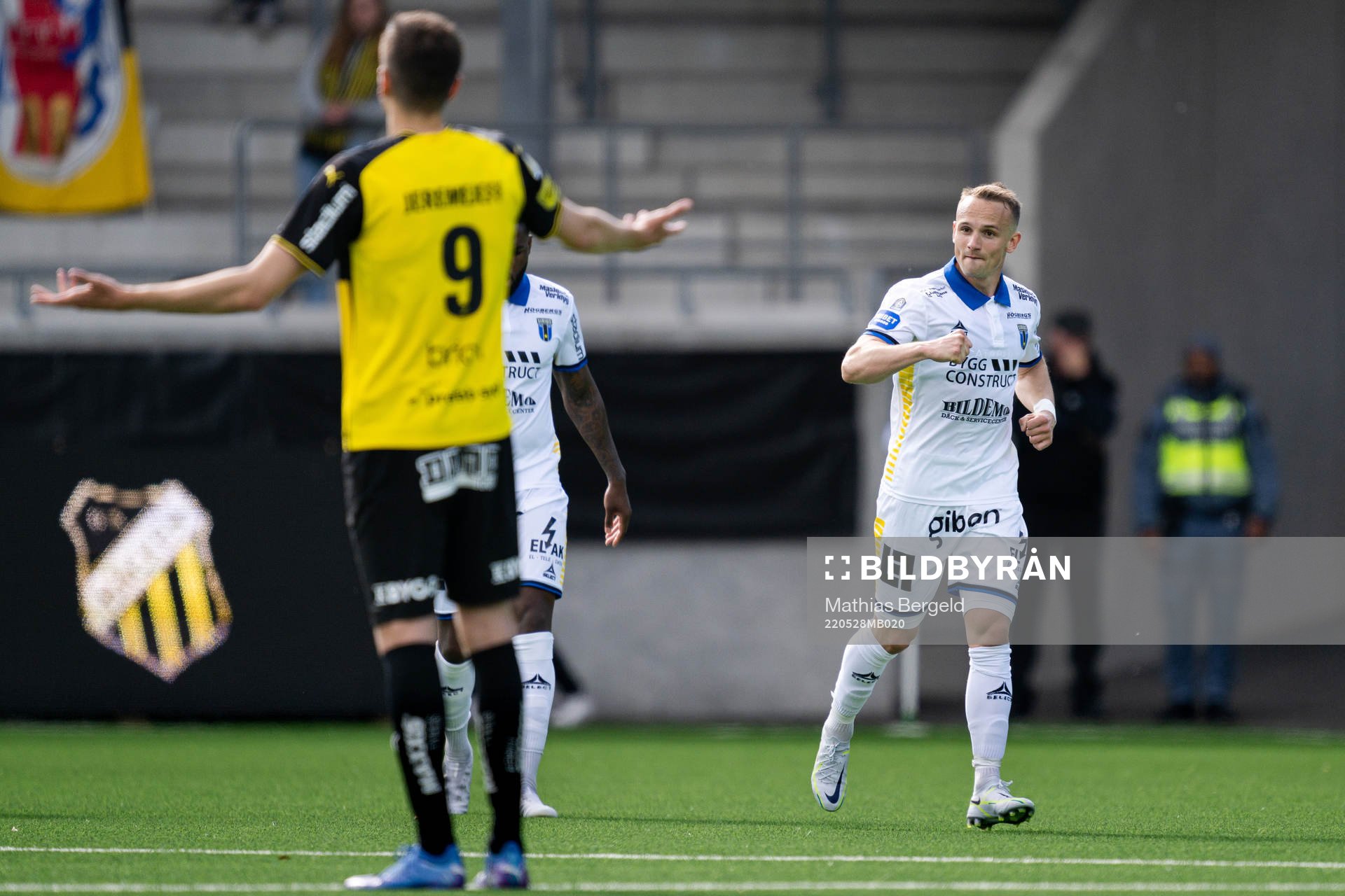 Sirius Aron Bjarnason jublar