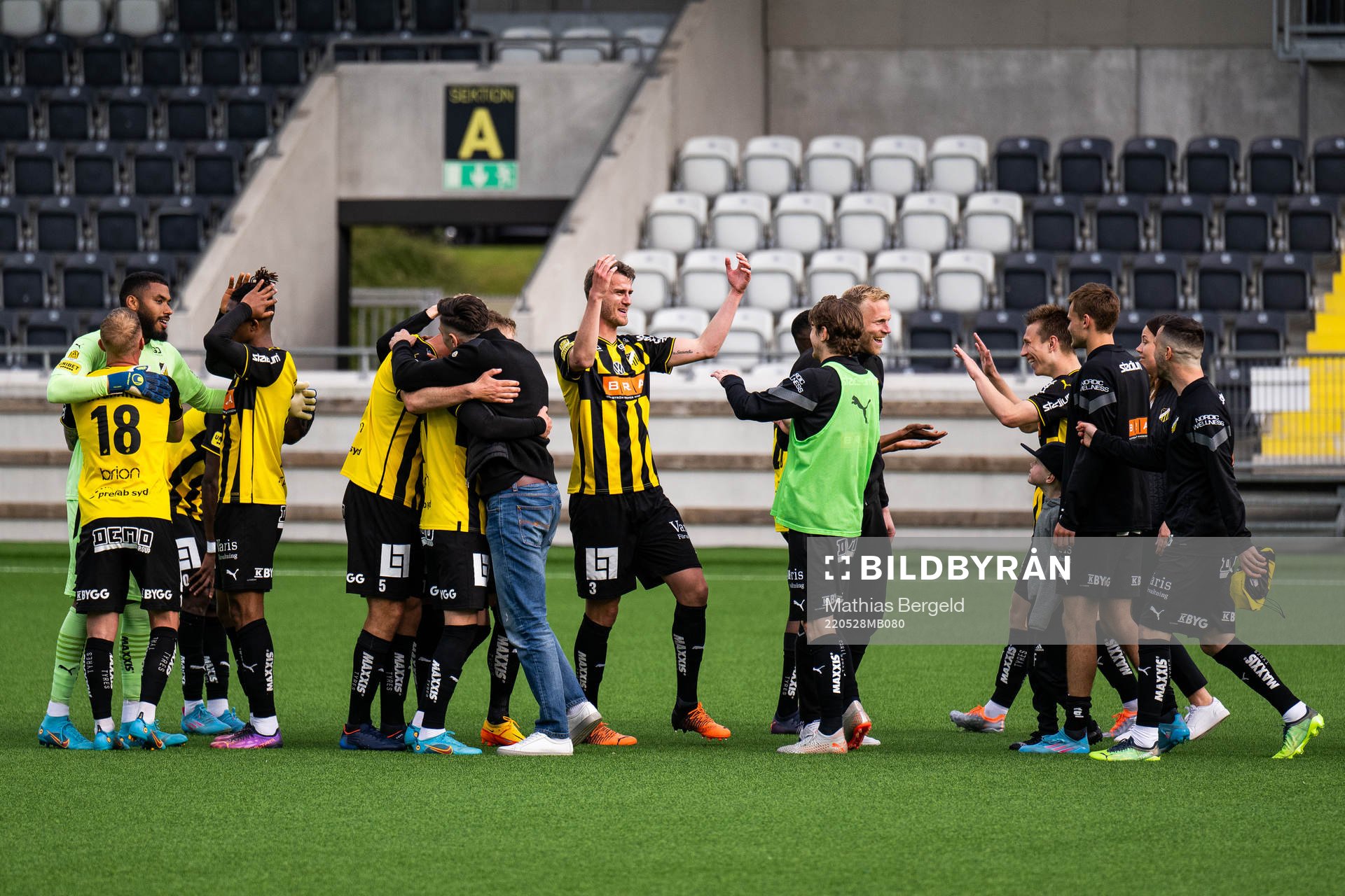 Häckens spelare jublar