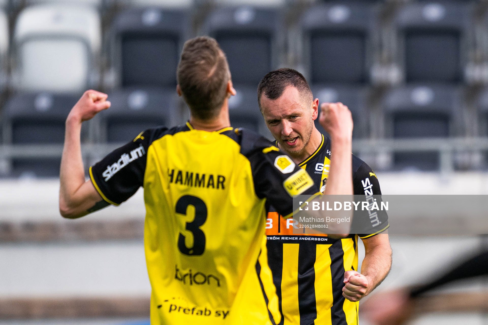 Häckens Johan Hammar och Even Hovland jublar