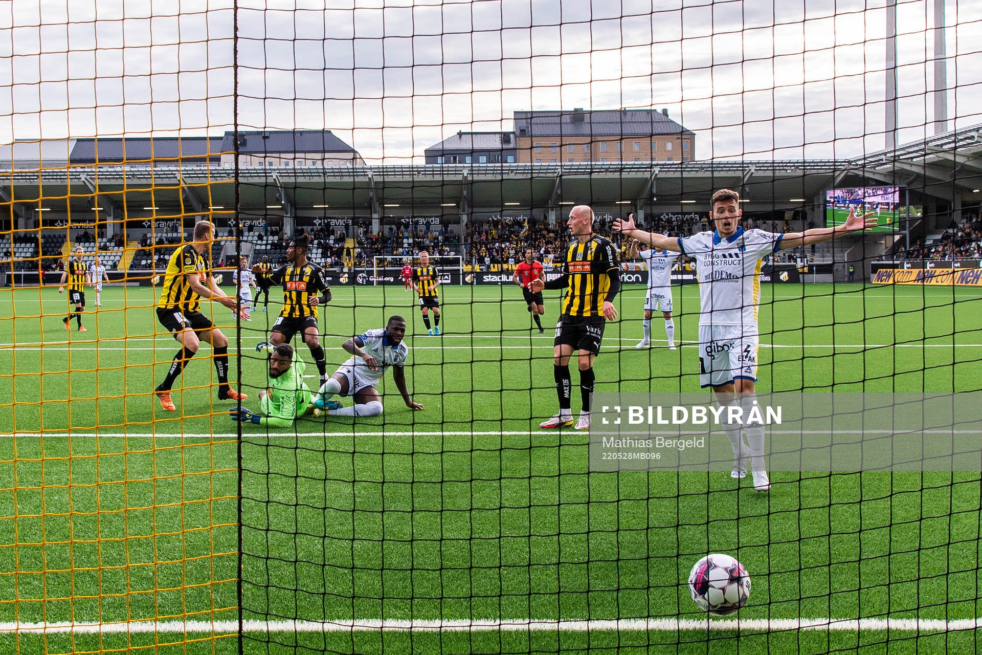 Sirius Christian Kouakou gör 3-3 bakom Häckens Jonathan