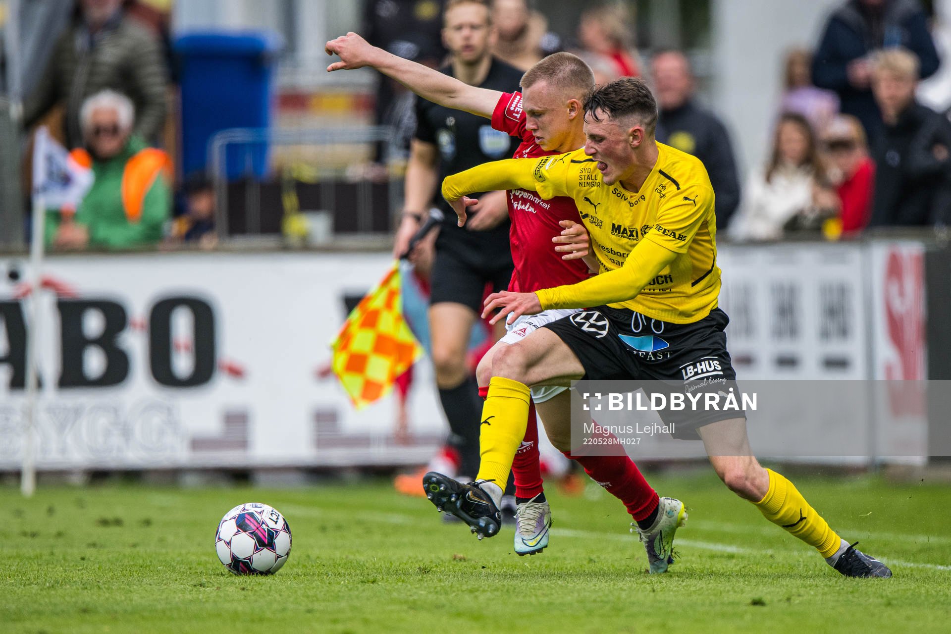 Kalmars Isak Jansson och Mjällbys Noah Persson