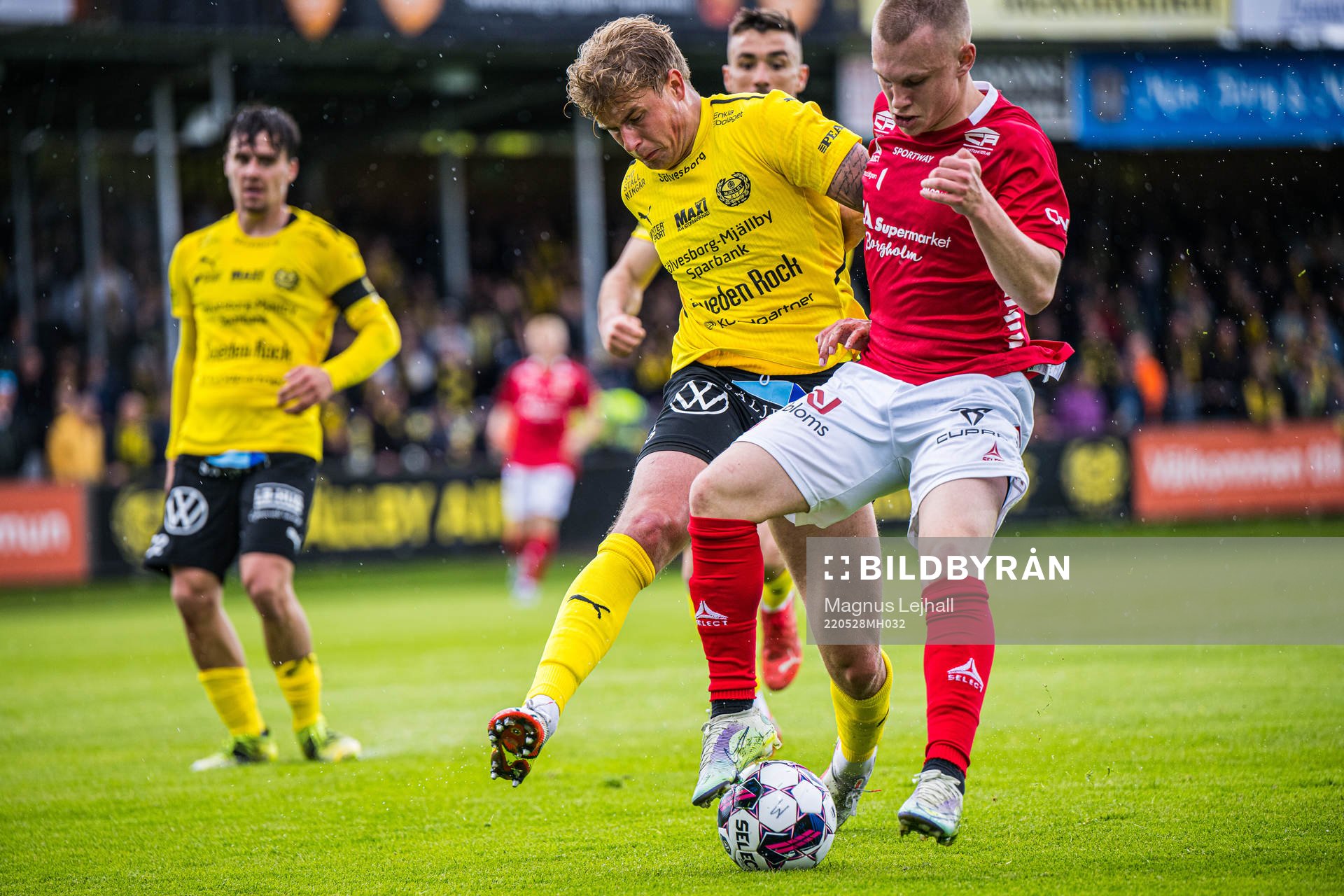 Kalmars Isak Jansson och Mjällbys Magnus Wørts