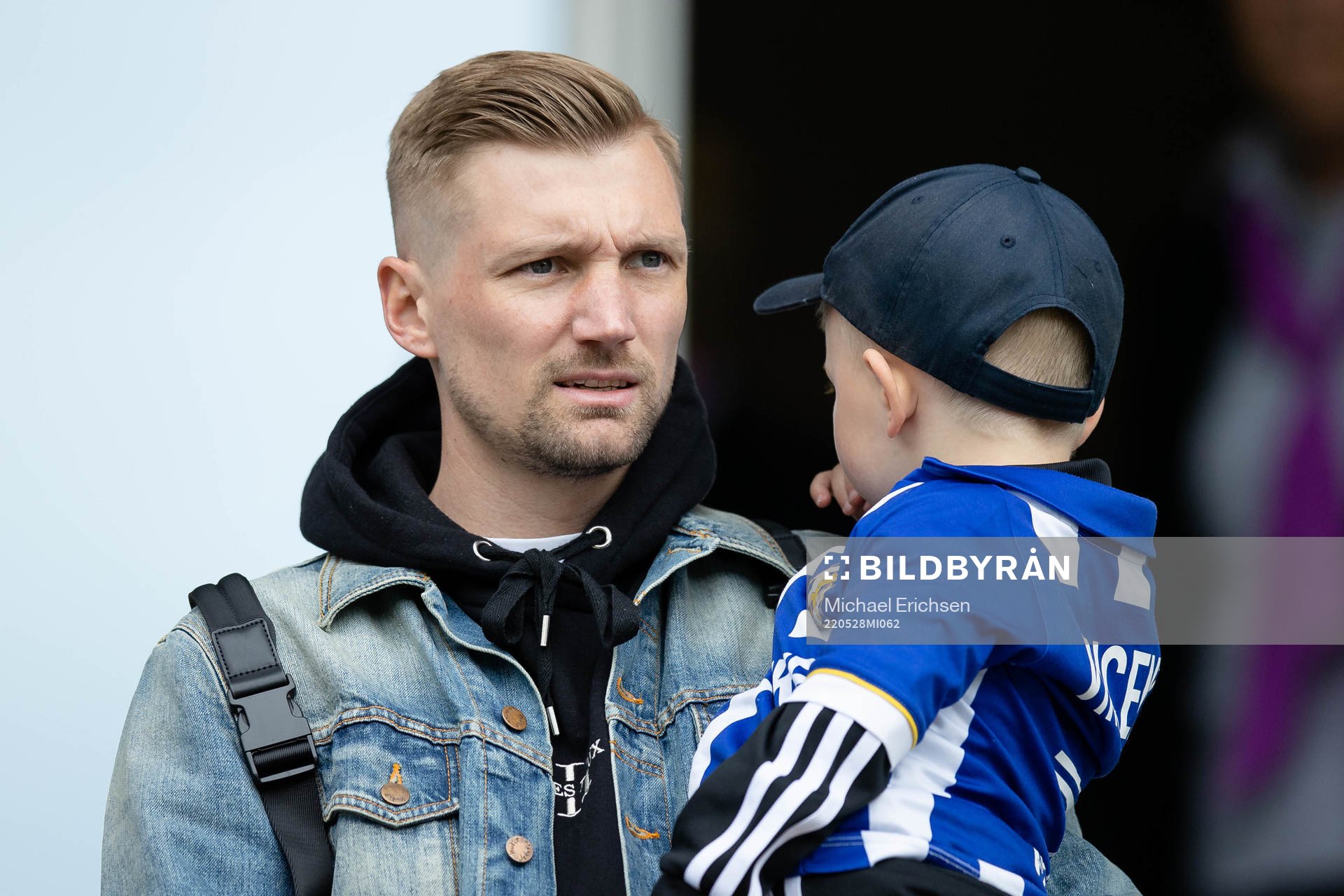 IFK Göteborgs Sebastian Eriksson på läktaren