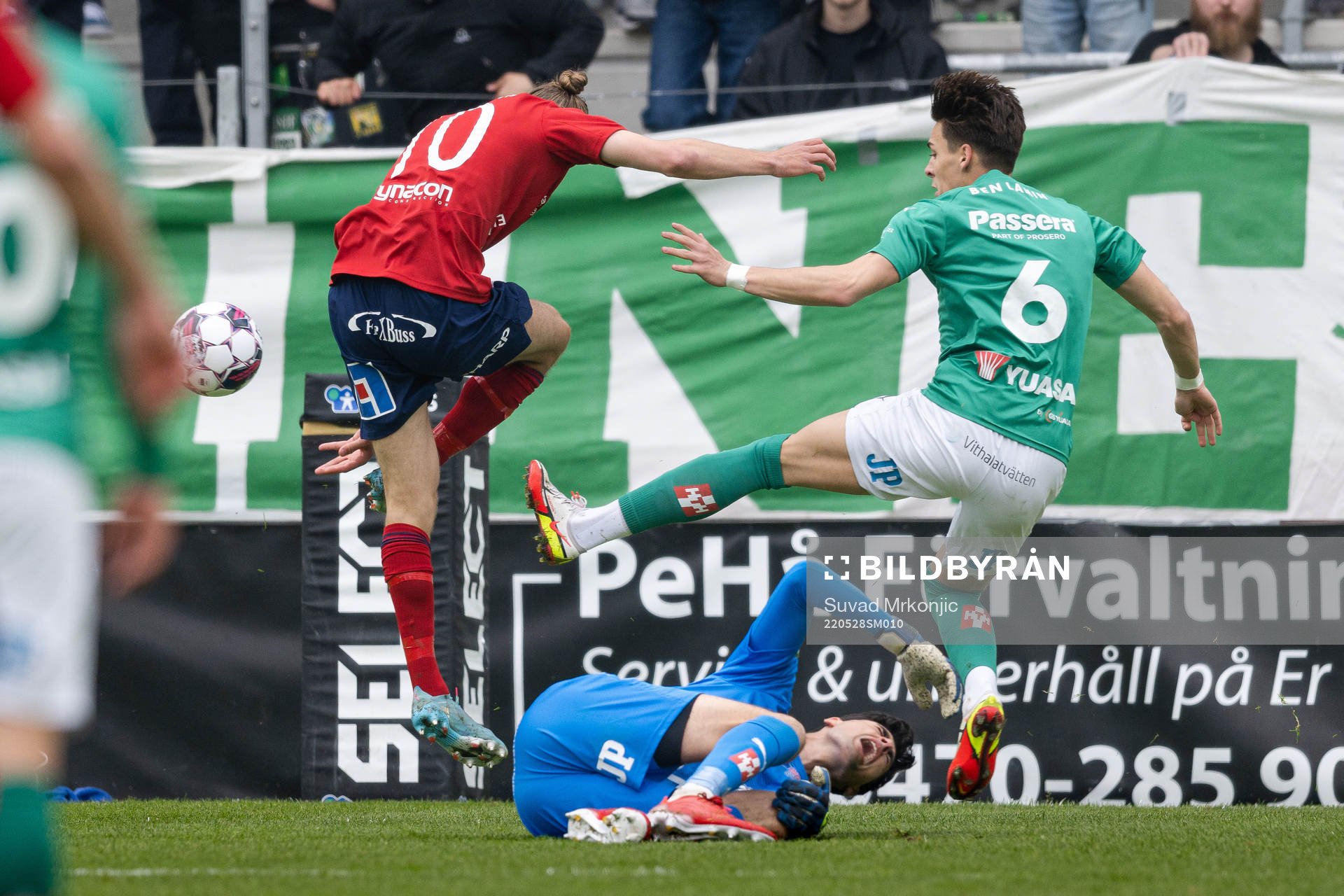 Östers Jesper Jonasson Westermark gör 1-0 bakom