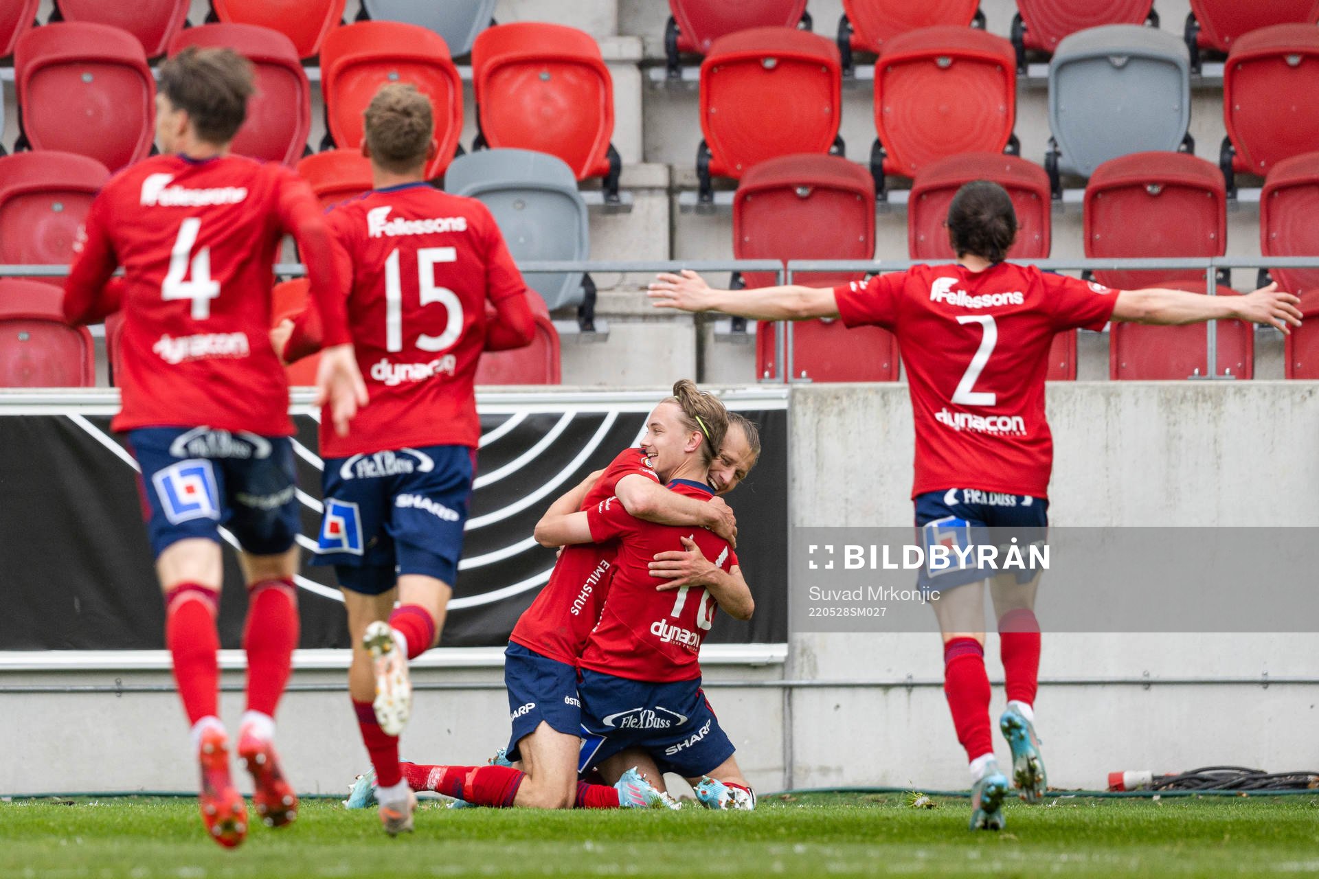 Östers Isak Magnusson jublar