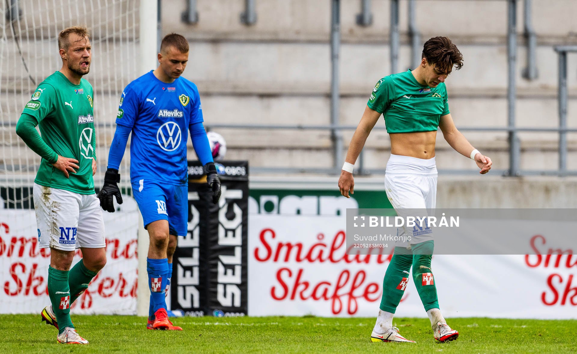 Jönköpings Sebastian Crona, målvakt Felix Jakobsson och