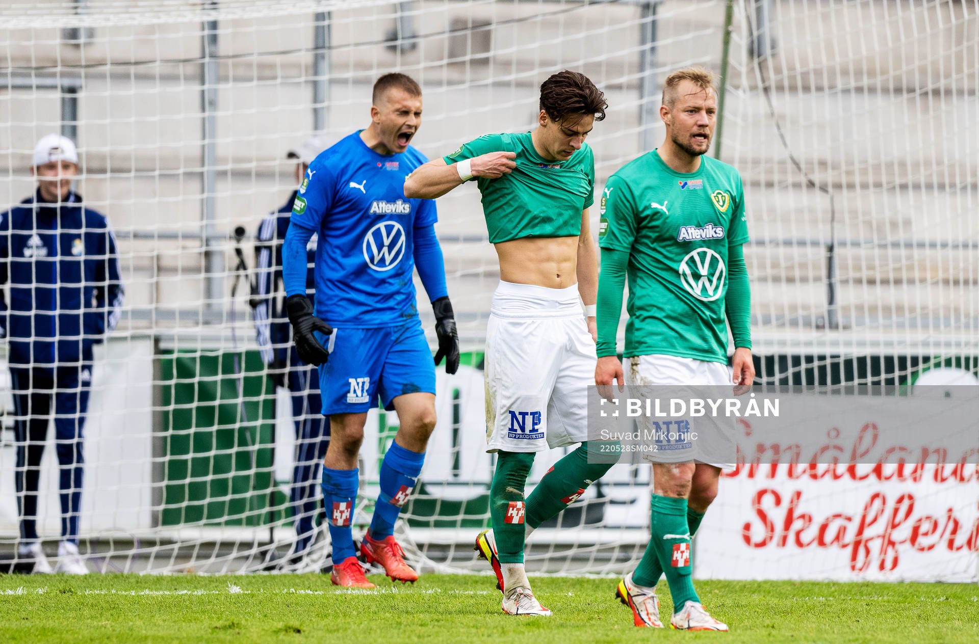 Jönköpings målvakt Felix Jakobsson, Adam Ben Lamin och
