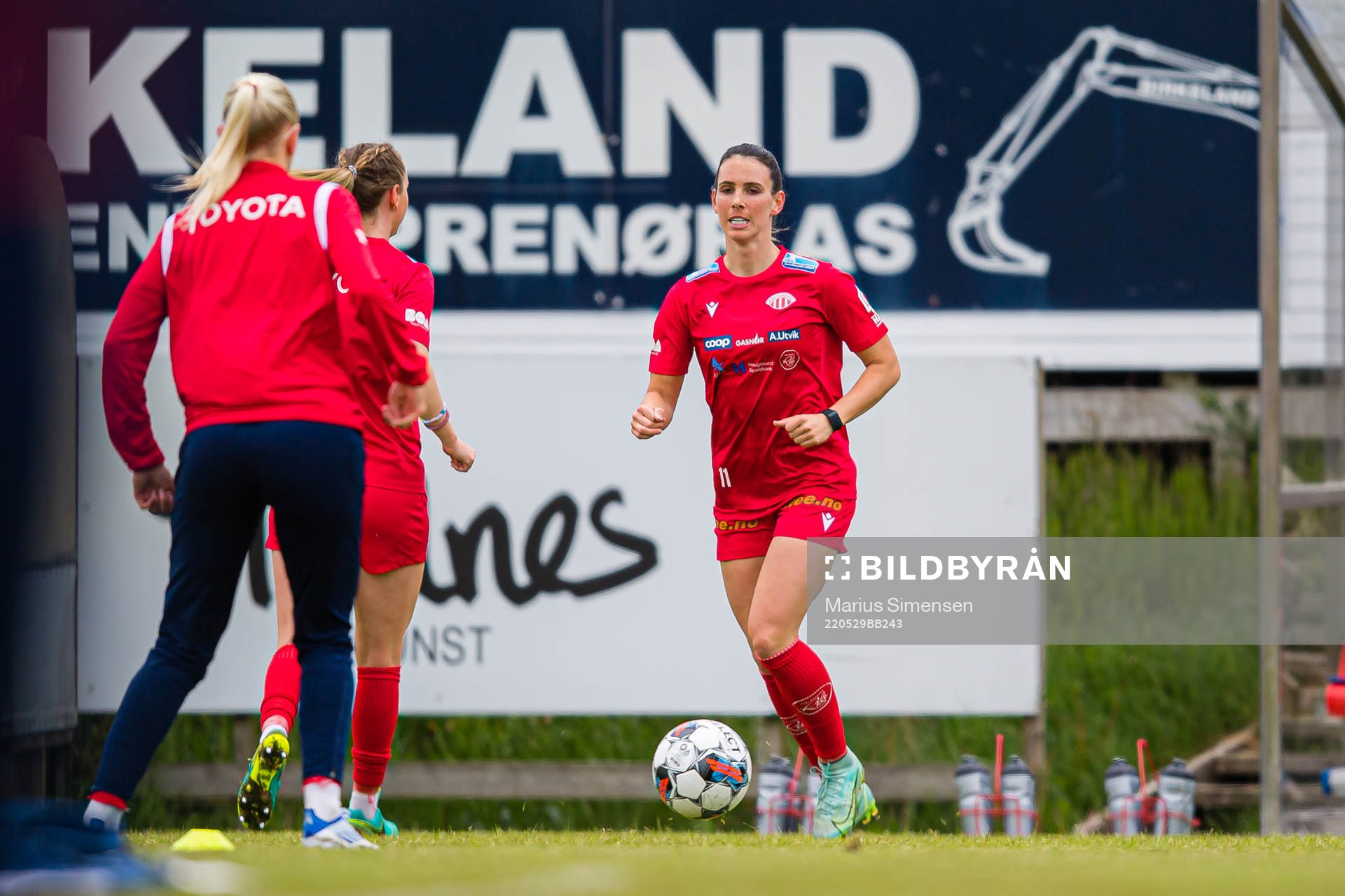 Emma Caitlin Rolston of Avaldnes warms up ahead of the Toppserien football match between Avaldsnes and Brann on May 29, 2022 in Karmøy.