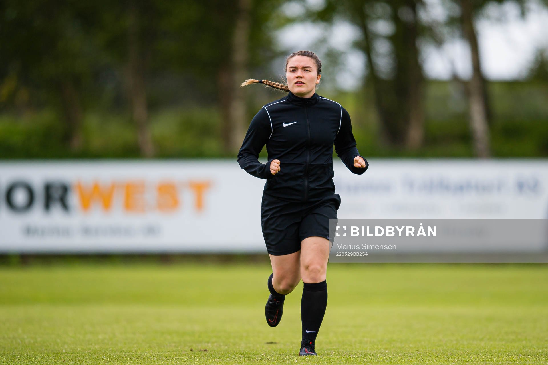 Karoline Marie Jensen, referee, warms up