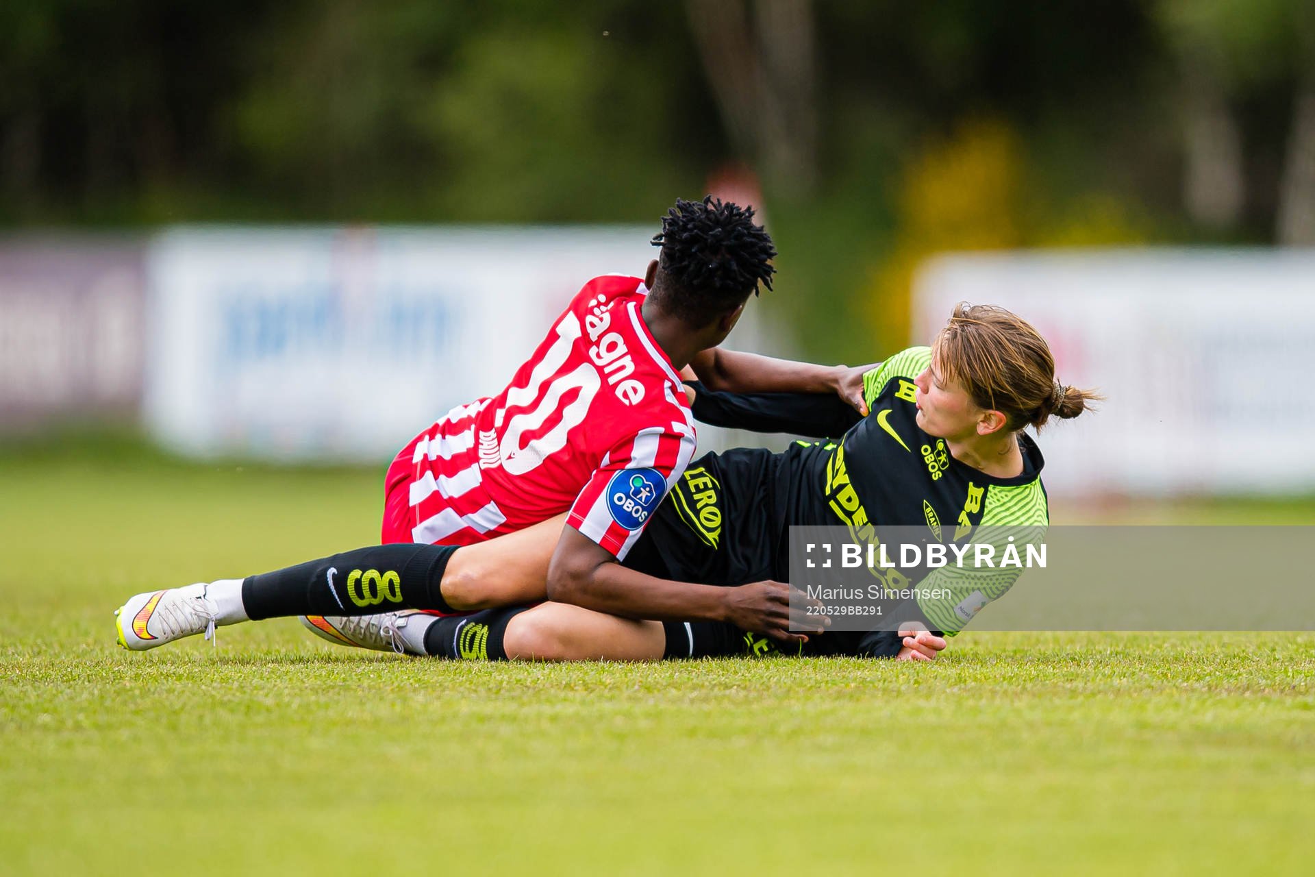 Evelyn Badu of Avaldnes and Rakel Engesvik of Brann