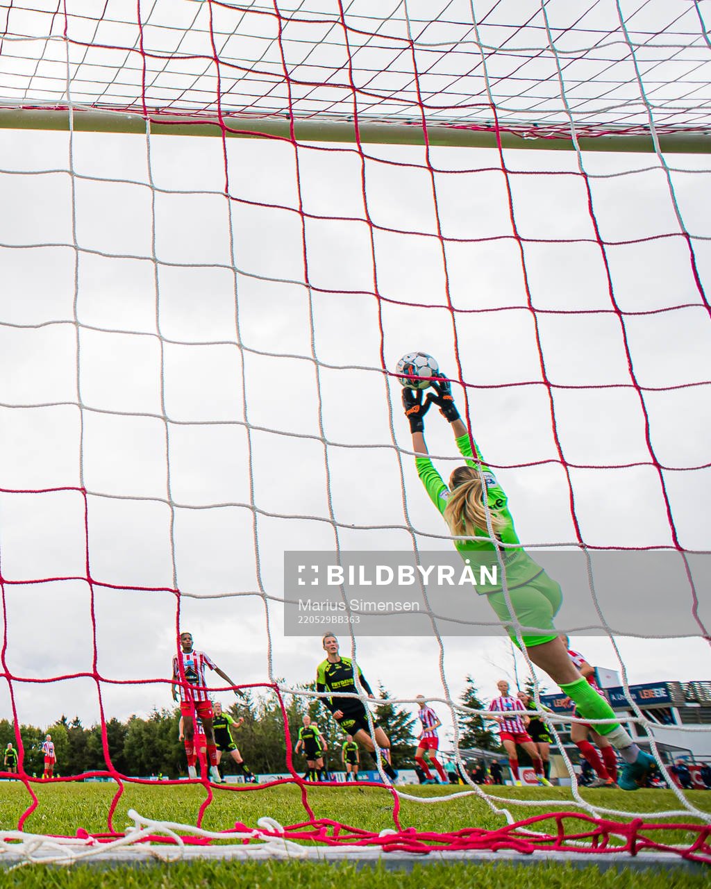 Elisabeth Terland of Brann scores the 1-1 goal behind