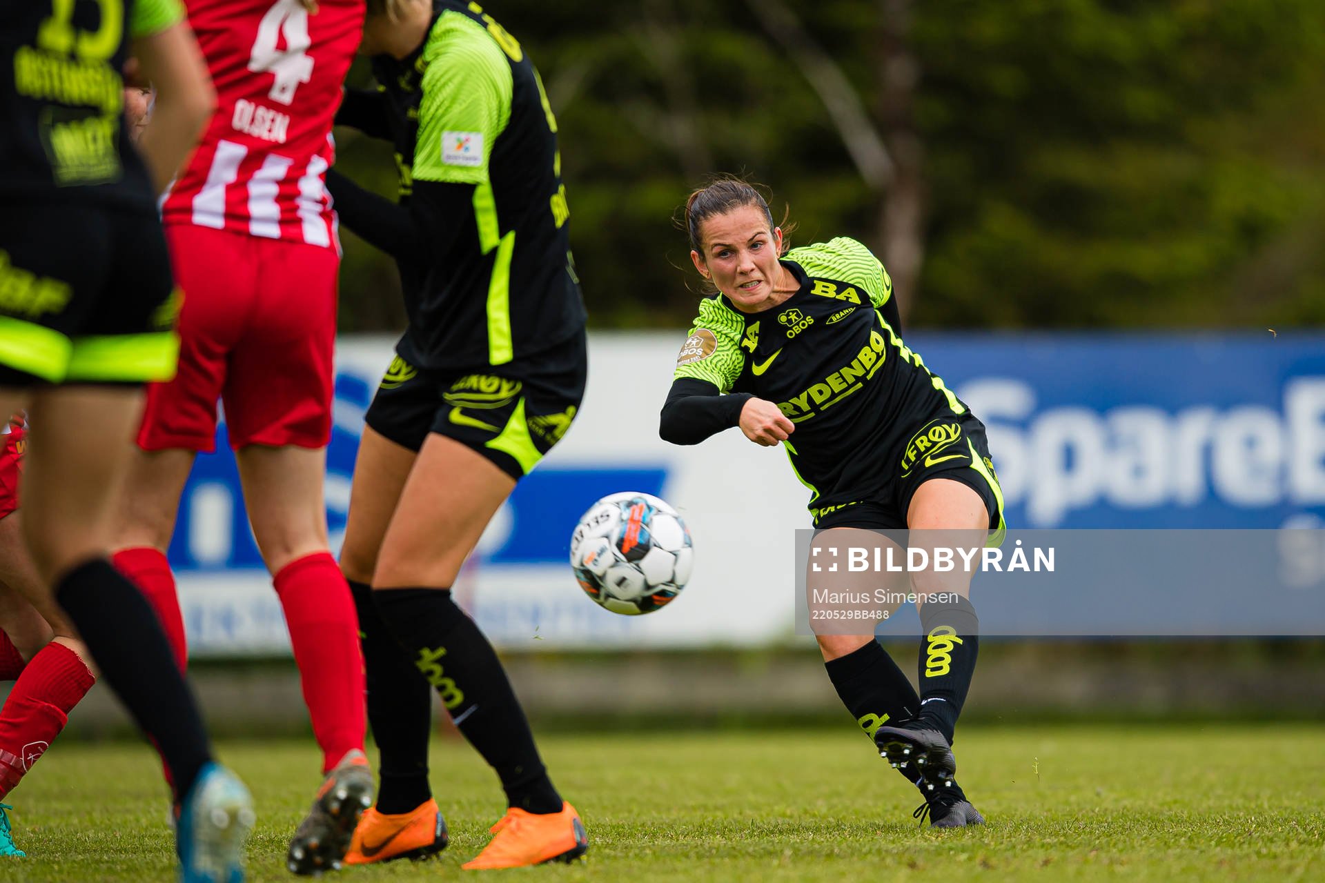 Tuva Hansen of Brann scores the 1-2 goal