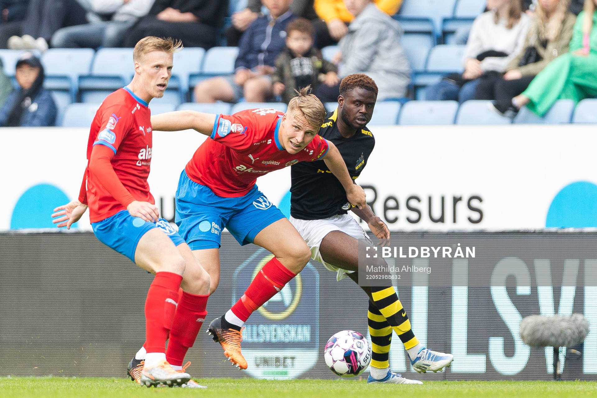 Helsingborgs Emil Hellman och Casper Widell i en kamp mot