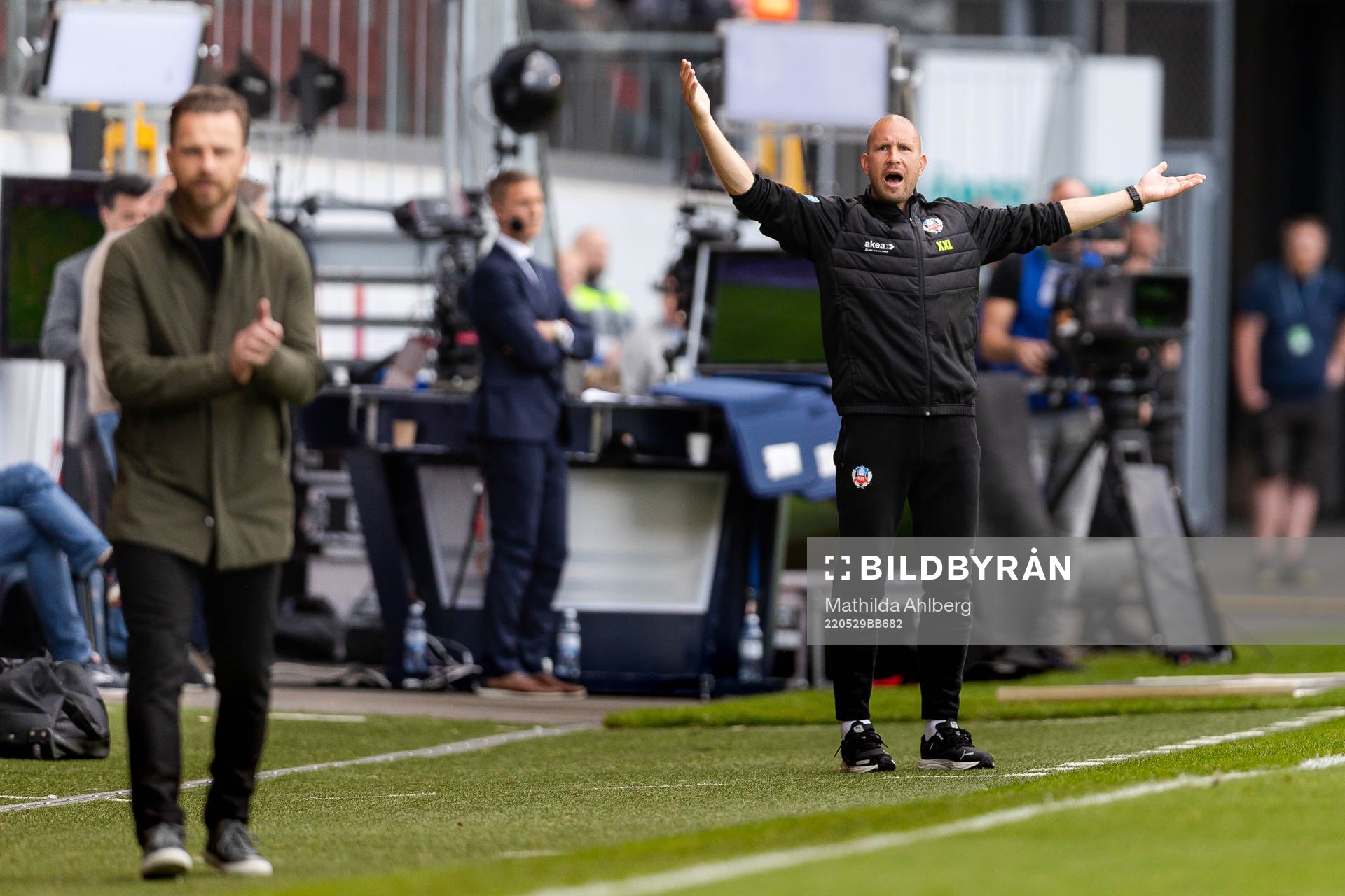 s tränare Bartosz Grzelak och Helsingborgs tränare