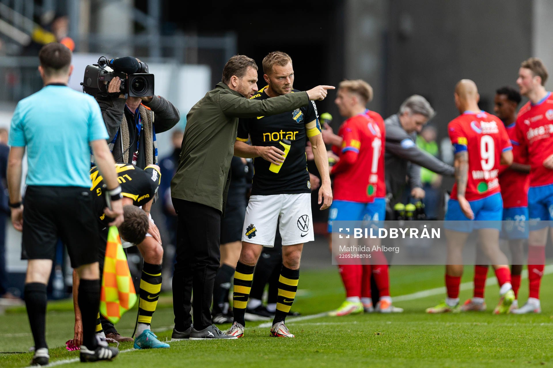 s tränare Bartosz Grzelak och Sebastian Larsson