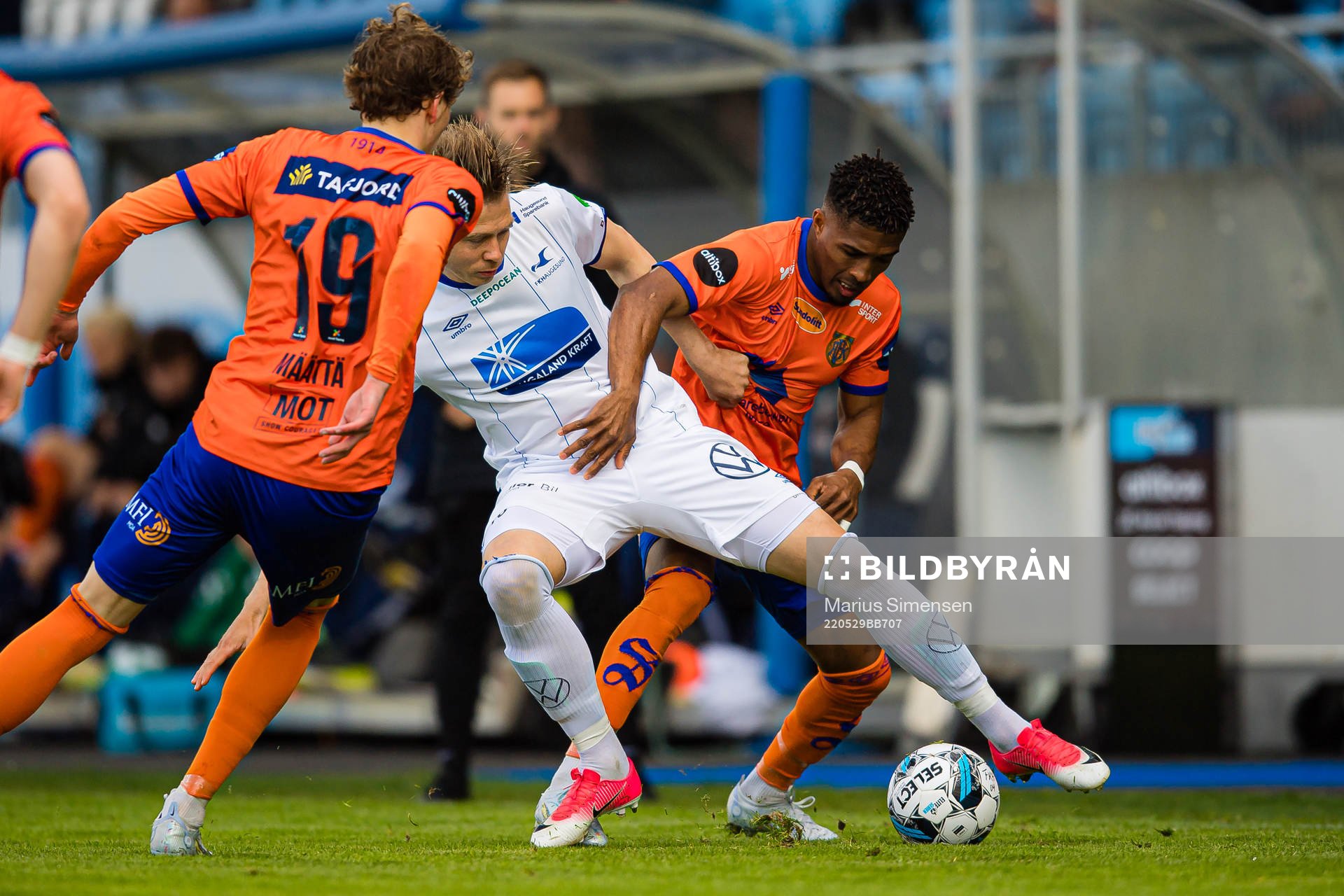 Alexander Toft Søderlund of Haugesund and Erikson Spinola Lima of Aalesund during the Eliteserien match between Haugesund and Aalesund on May 29, 2022 in Haugesund.