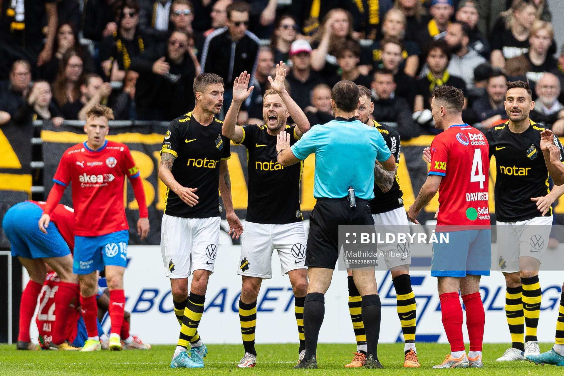 s Sebastian Larsson reagerar